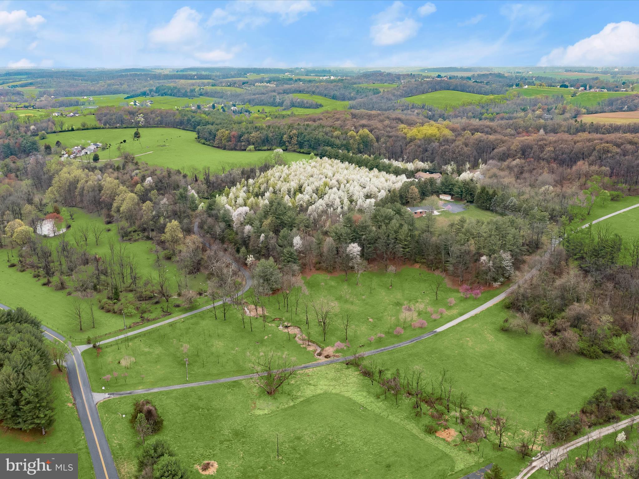 TWIN LAKES - Residential