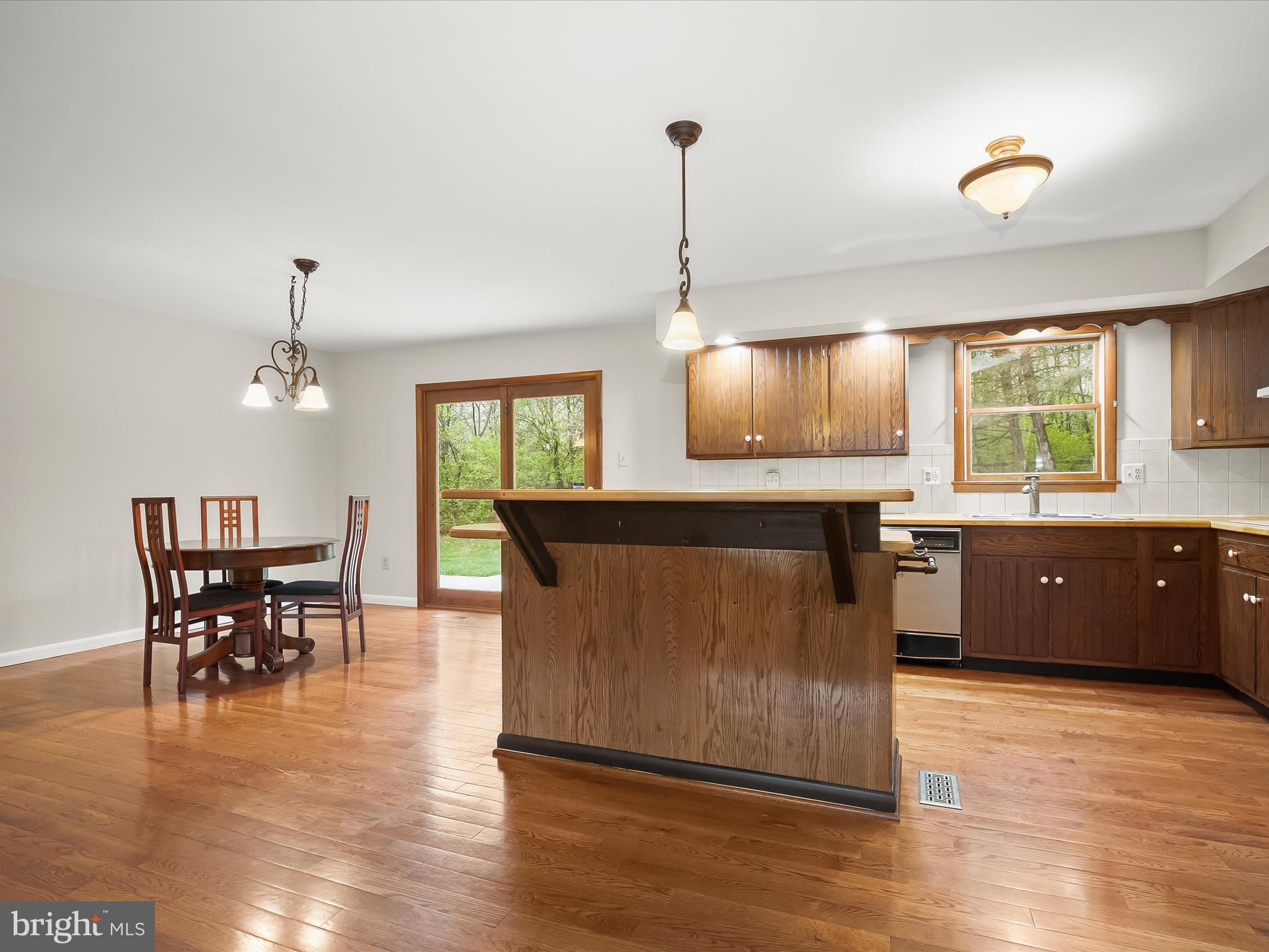 TWIN LAKES - Residential