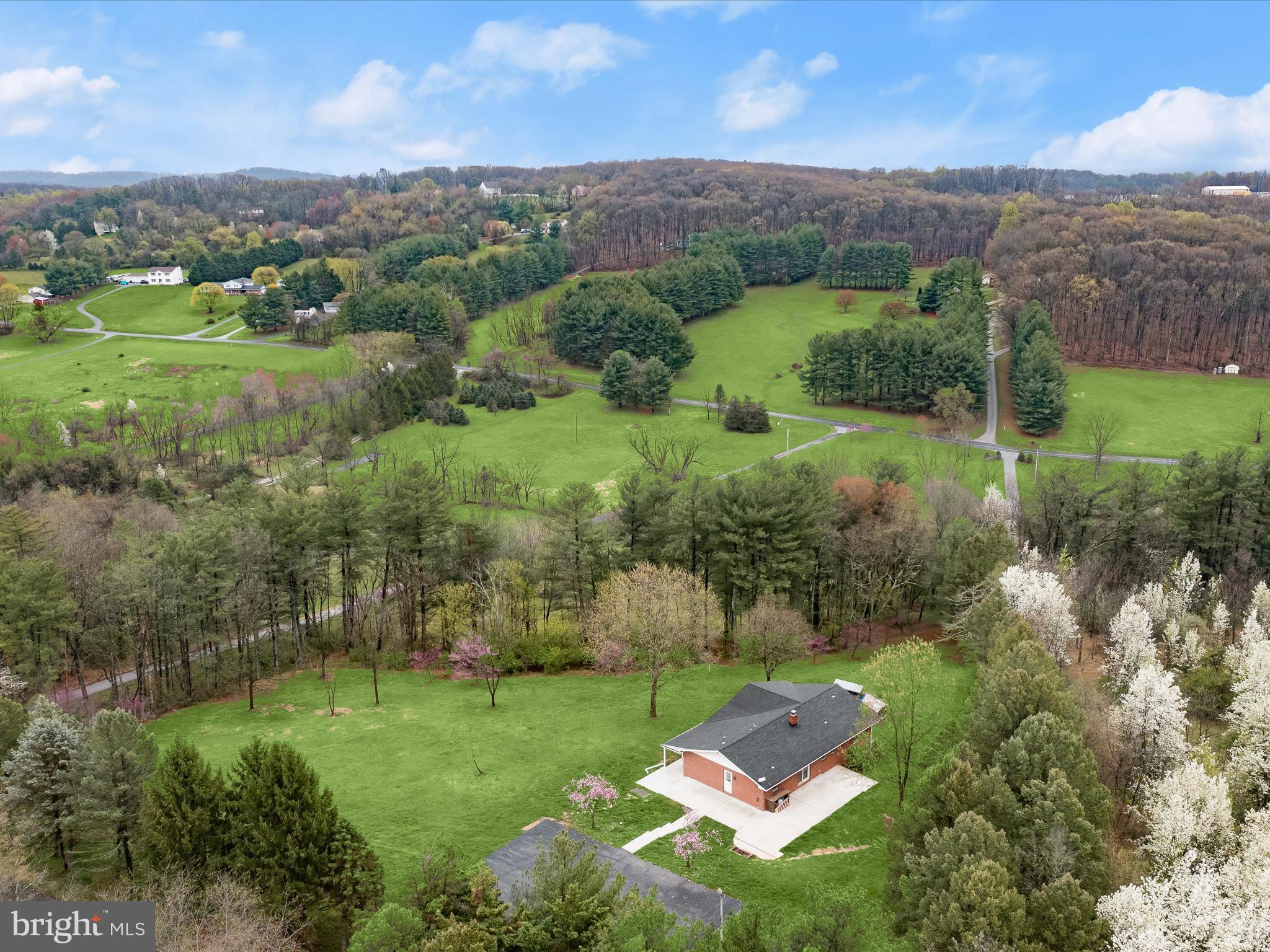 TWIN LAKES - Residential