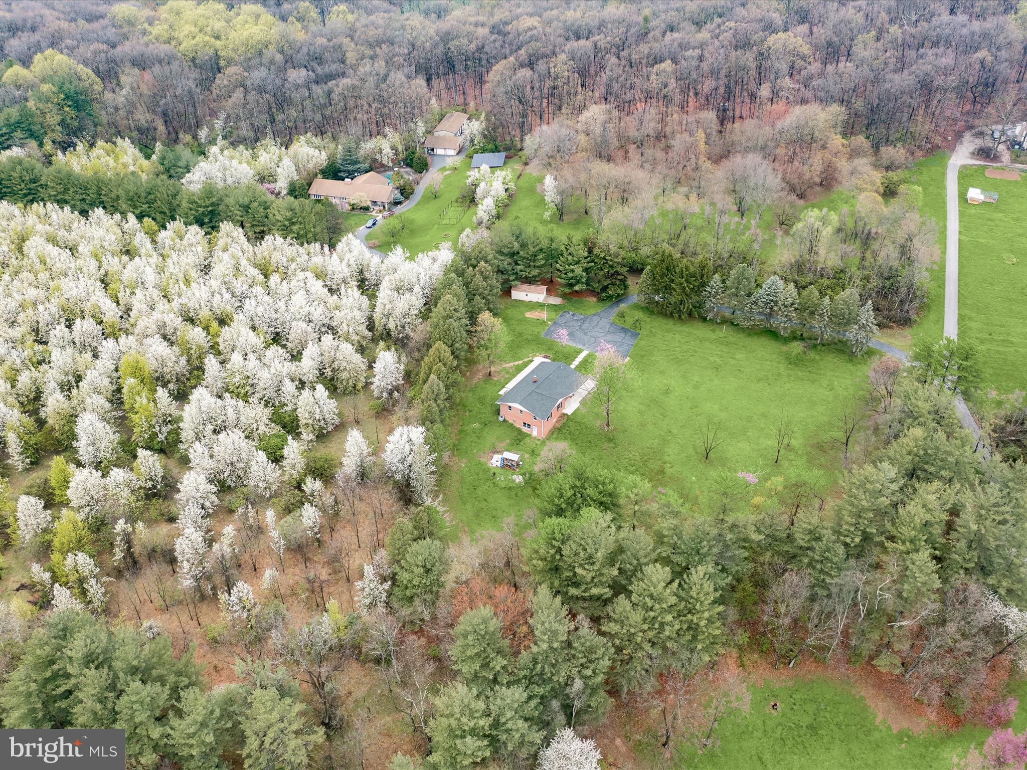 TWIN LAKES - Residential