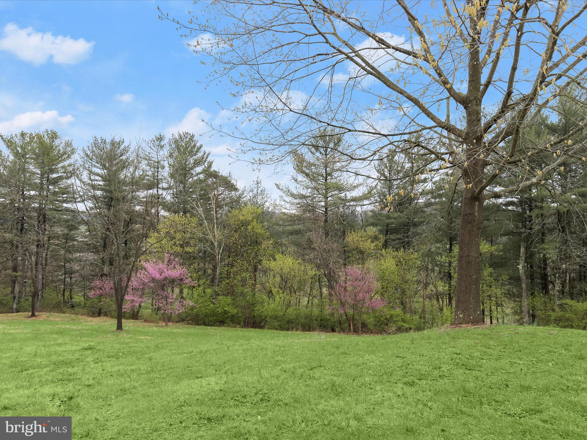 TWIN LAKES - Residential