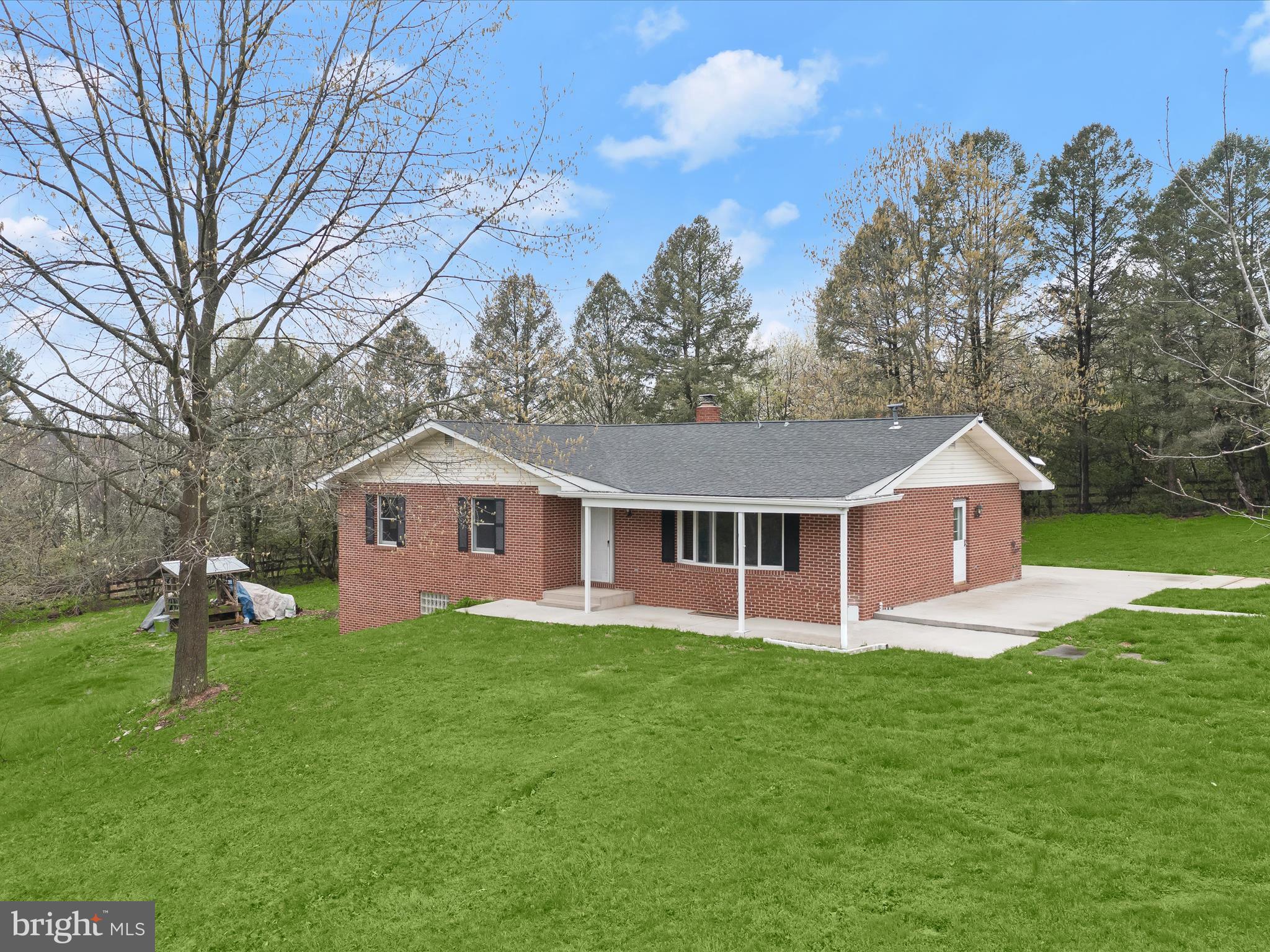 TWIN LAKES - Residential