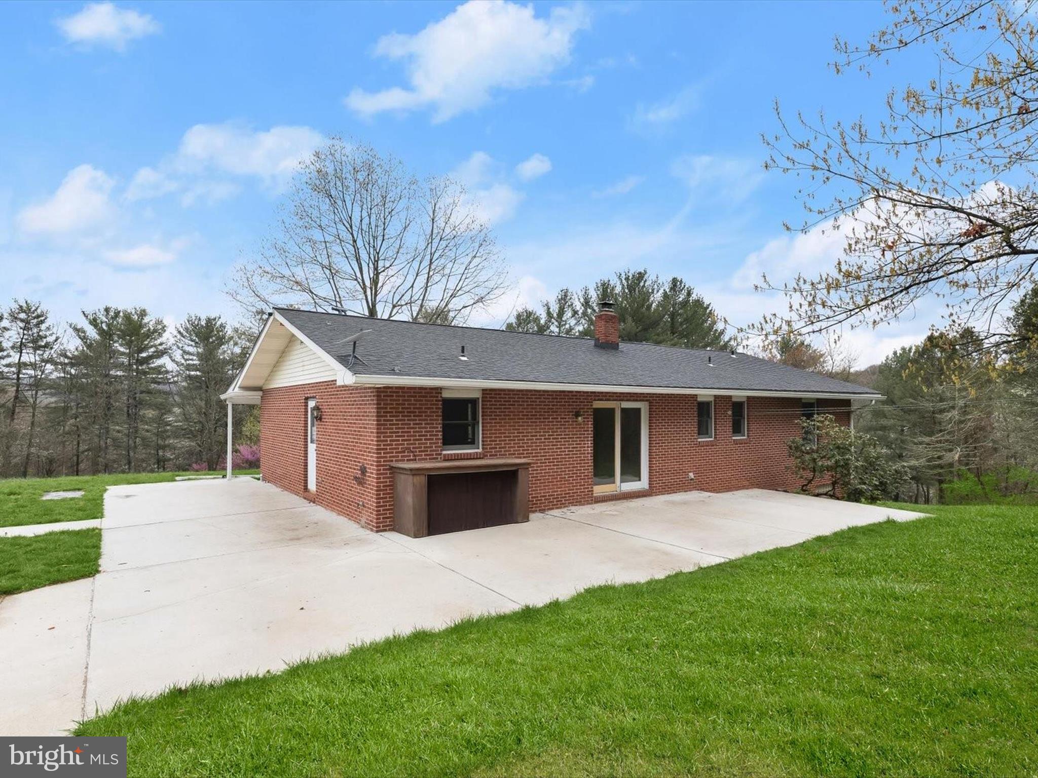 TWIN LAKES - Residential