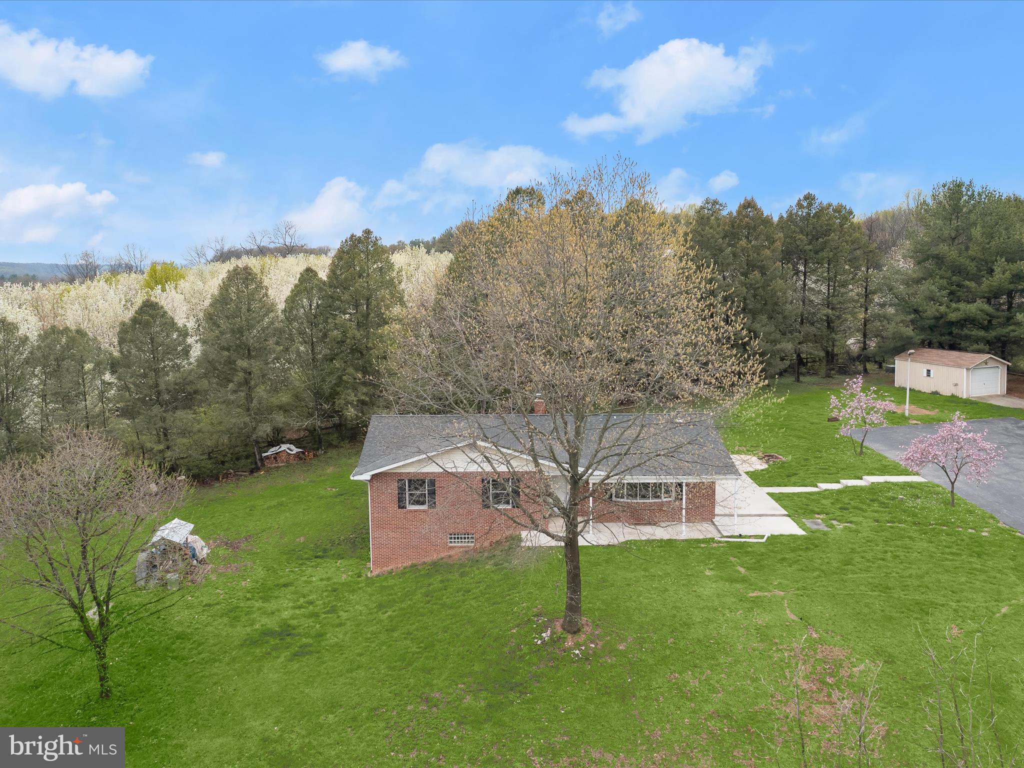 TWIN LAKES - Residential