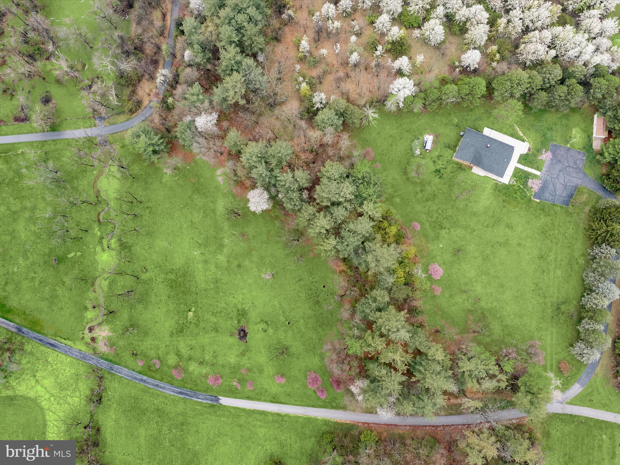 TWIN LAKES - Residential