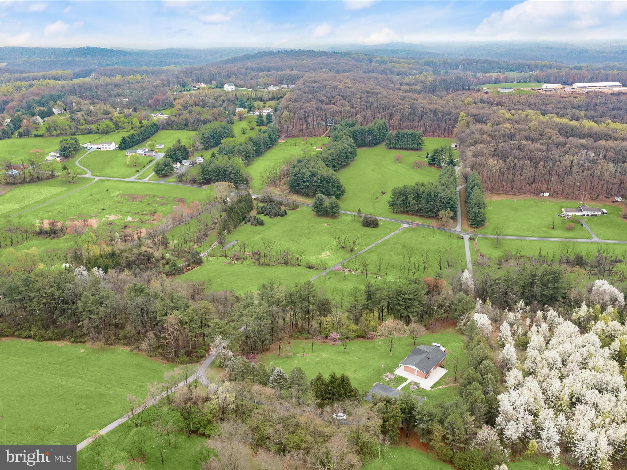 TWIN LAKES - Residential