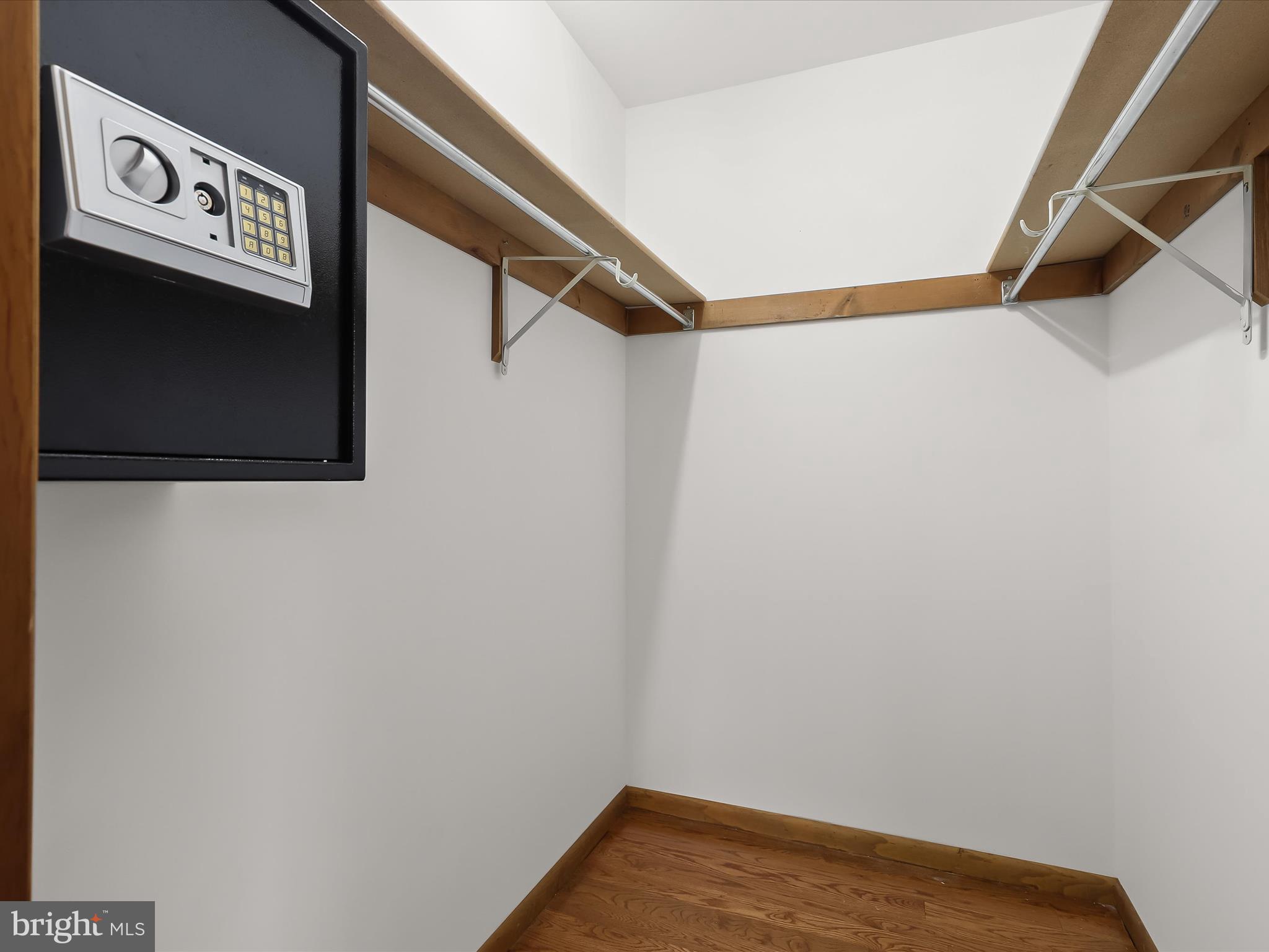 TWIN LAKES - Residential