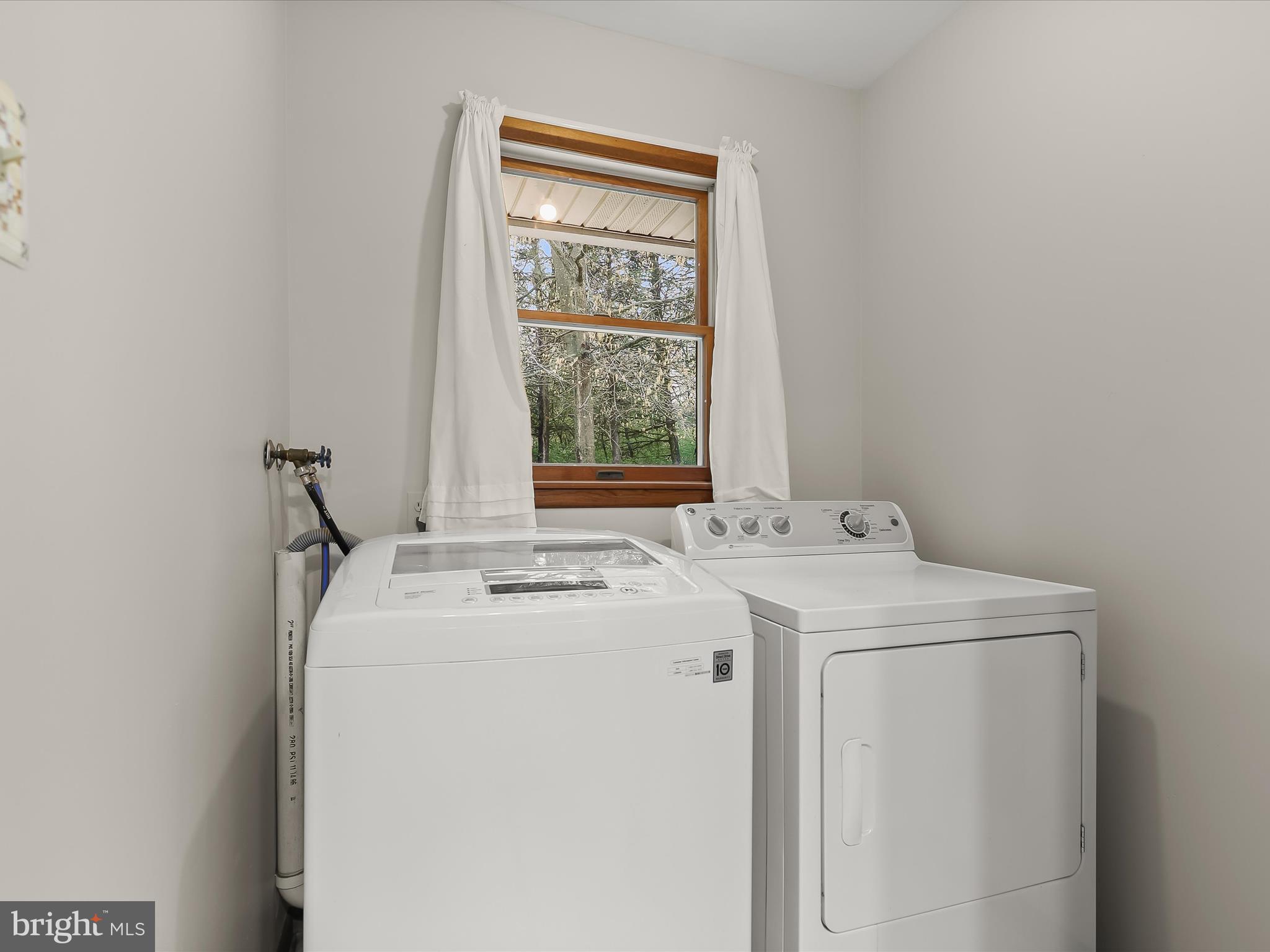 TWIN LAKES - Residential