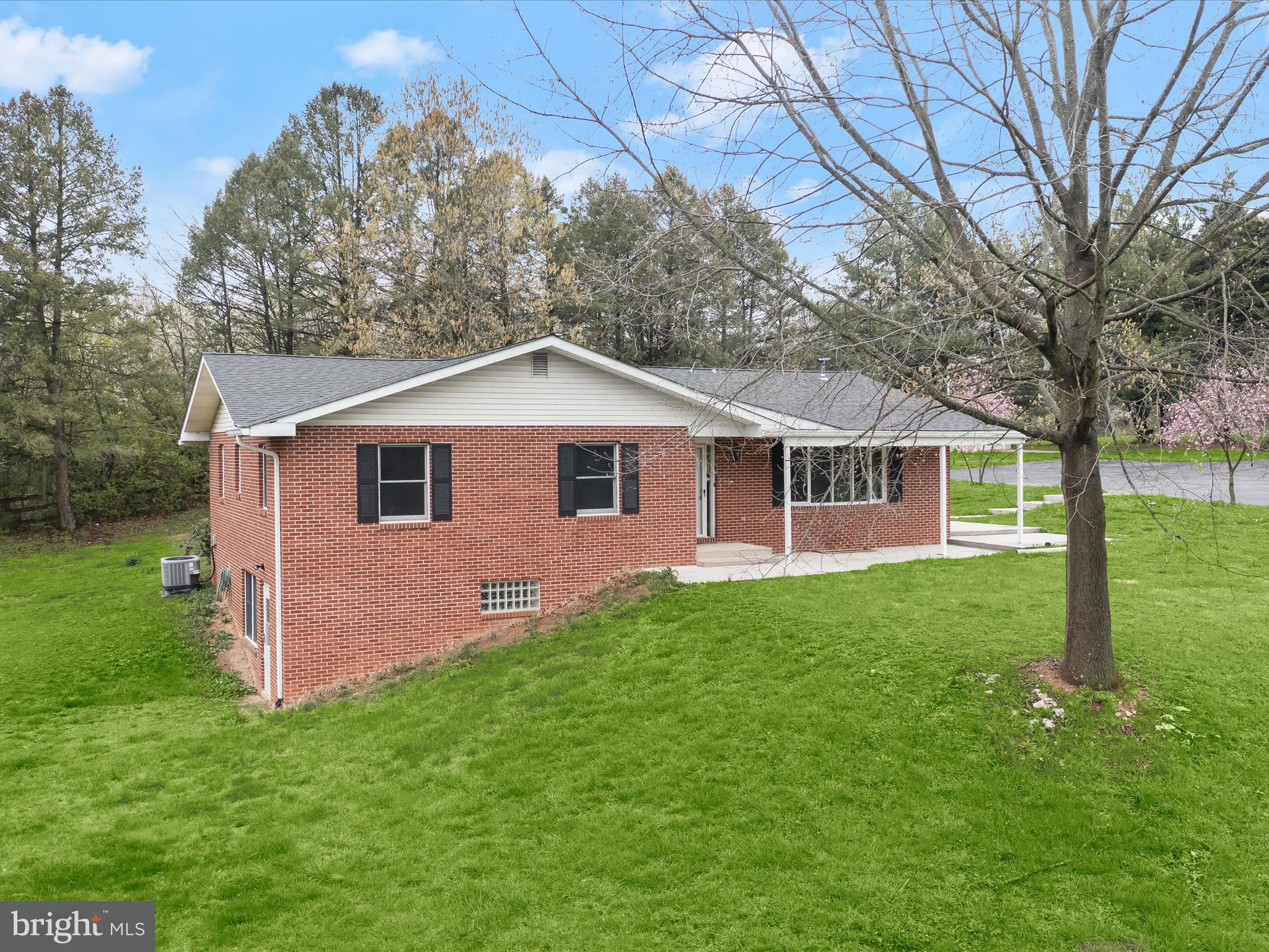 TWIN LAKES - Residential