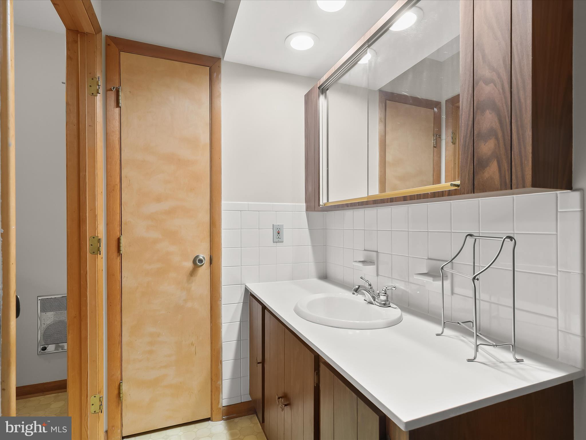 TWIN LAKES - Residential