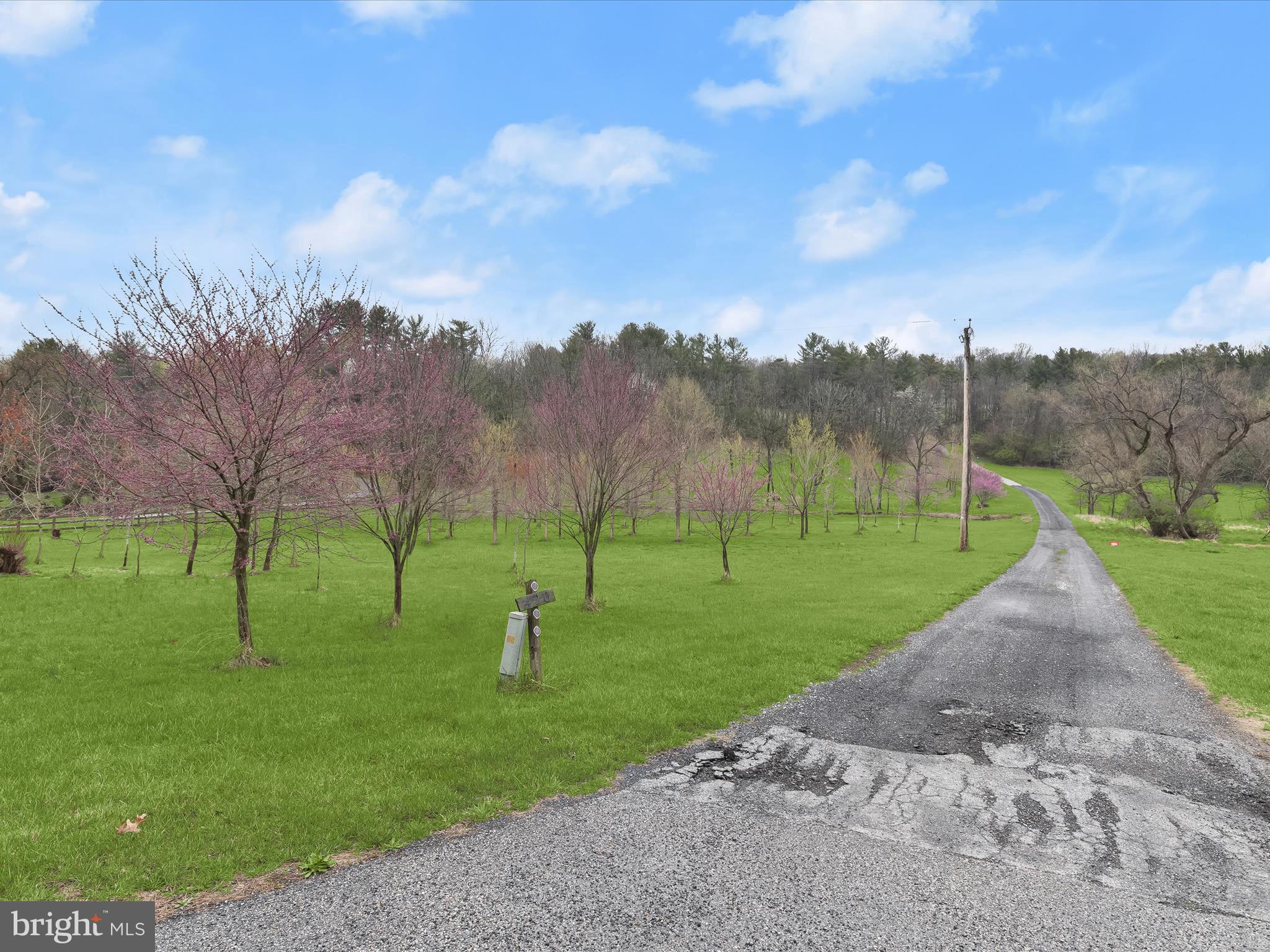 TWIN LAKES - Residential