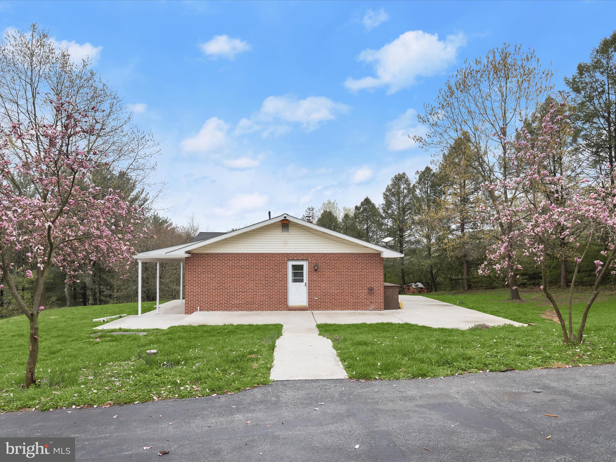 TWIN LAKES - Residential