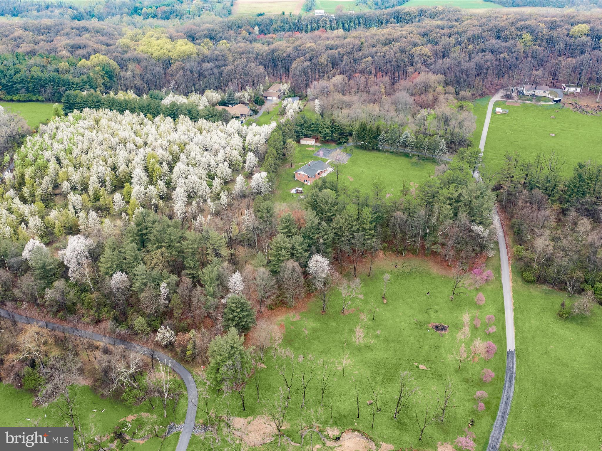 TWIN LAKES - Residential