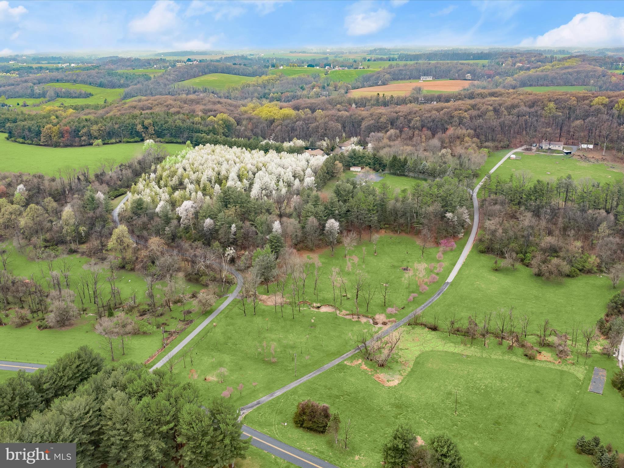 TWIN LAKES - Residential