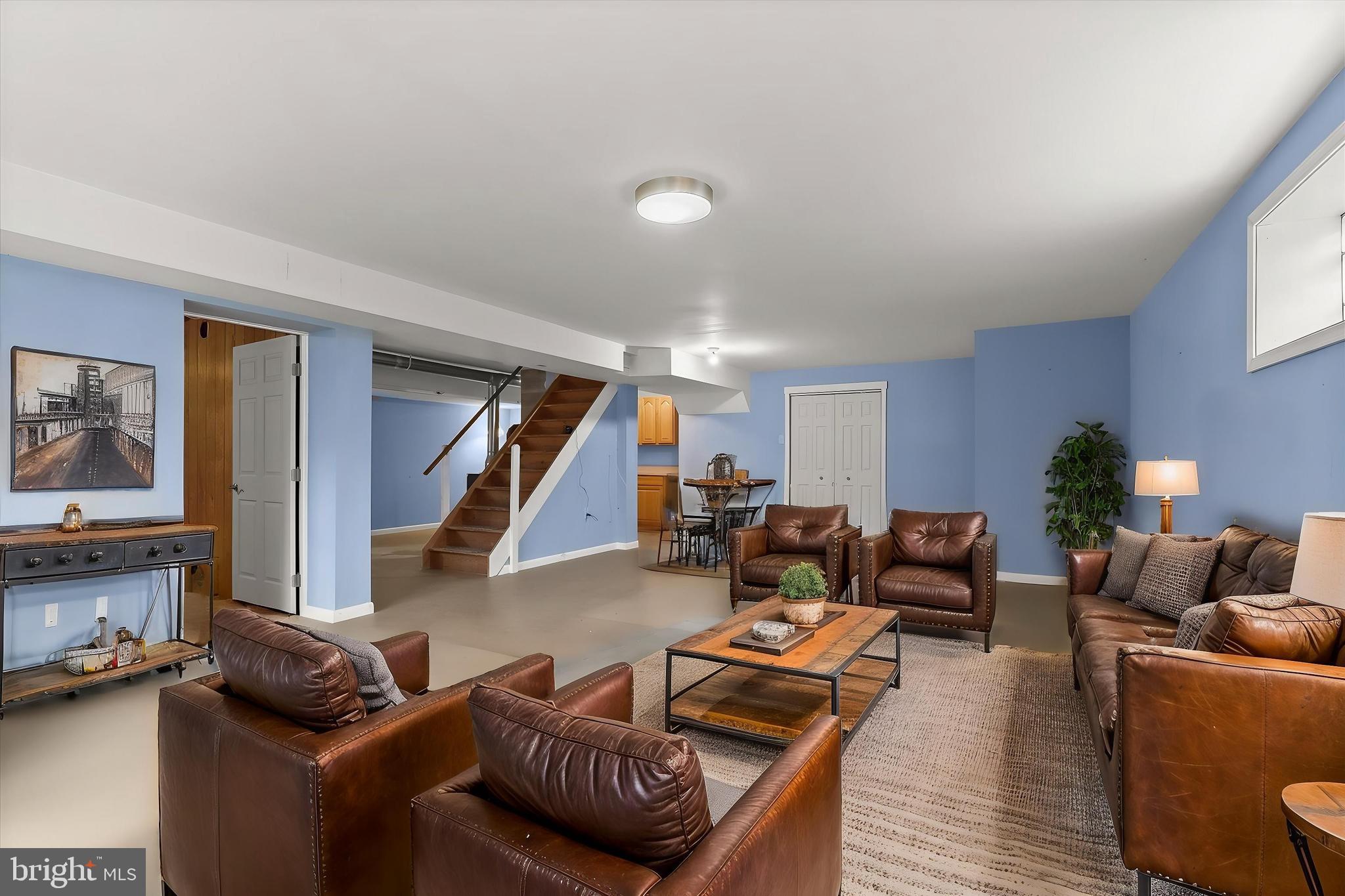 TWIN LAKES - Residential