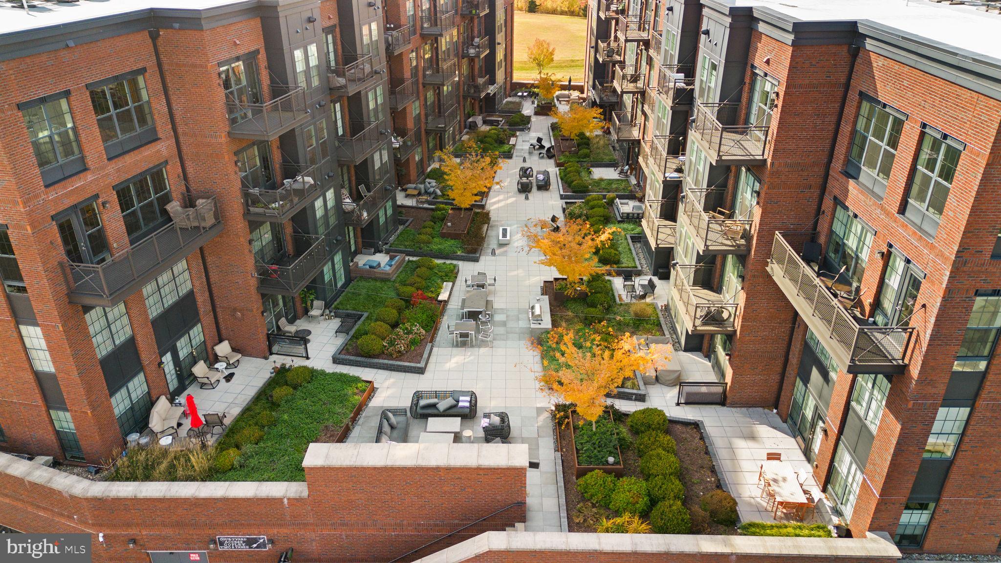 CROWN FARM - Residential