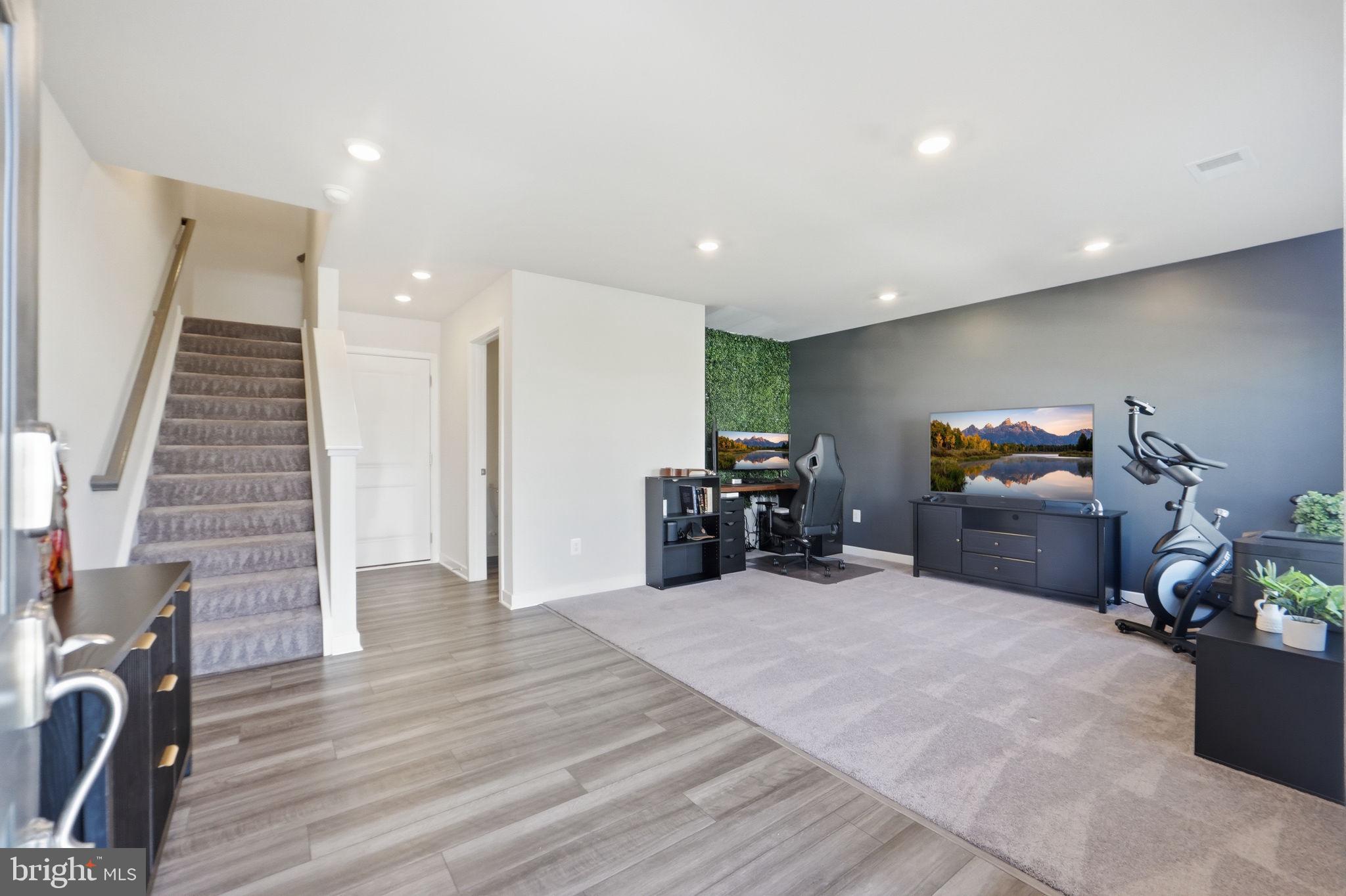 2243 BARHILL