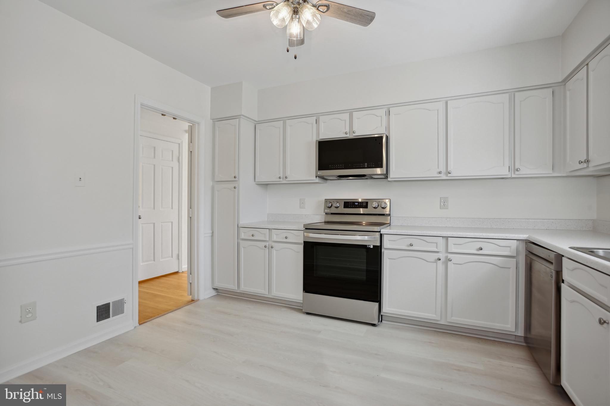 KINGS MANOR TOWNE HOUSES - Residential Lease