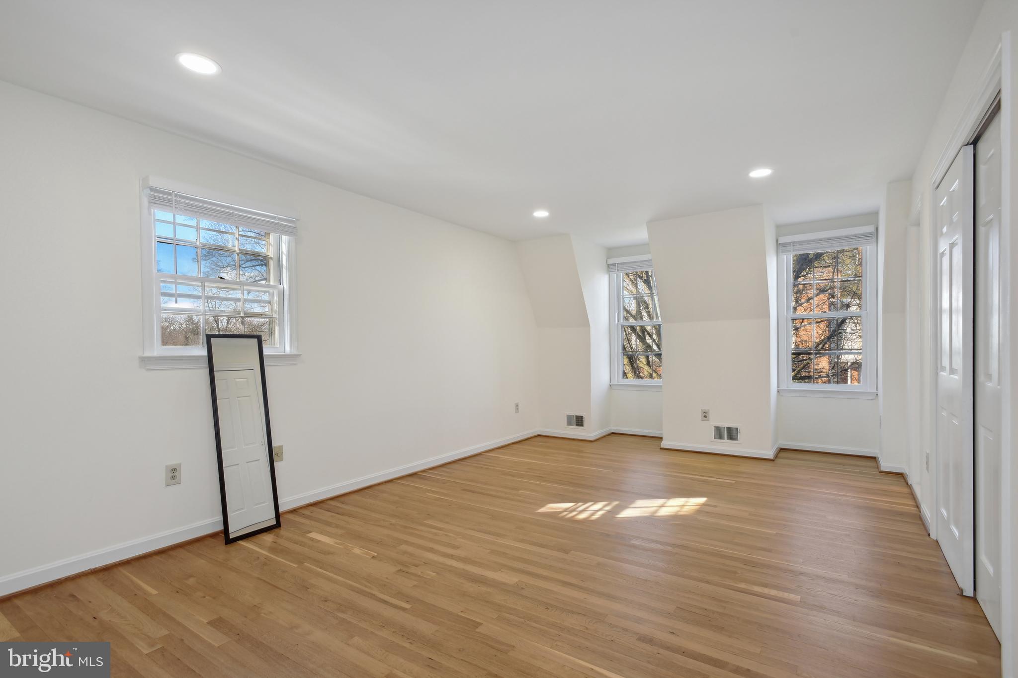 KINGS MANOR TOWNE HOUSES - Residential Lease