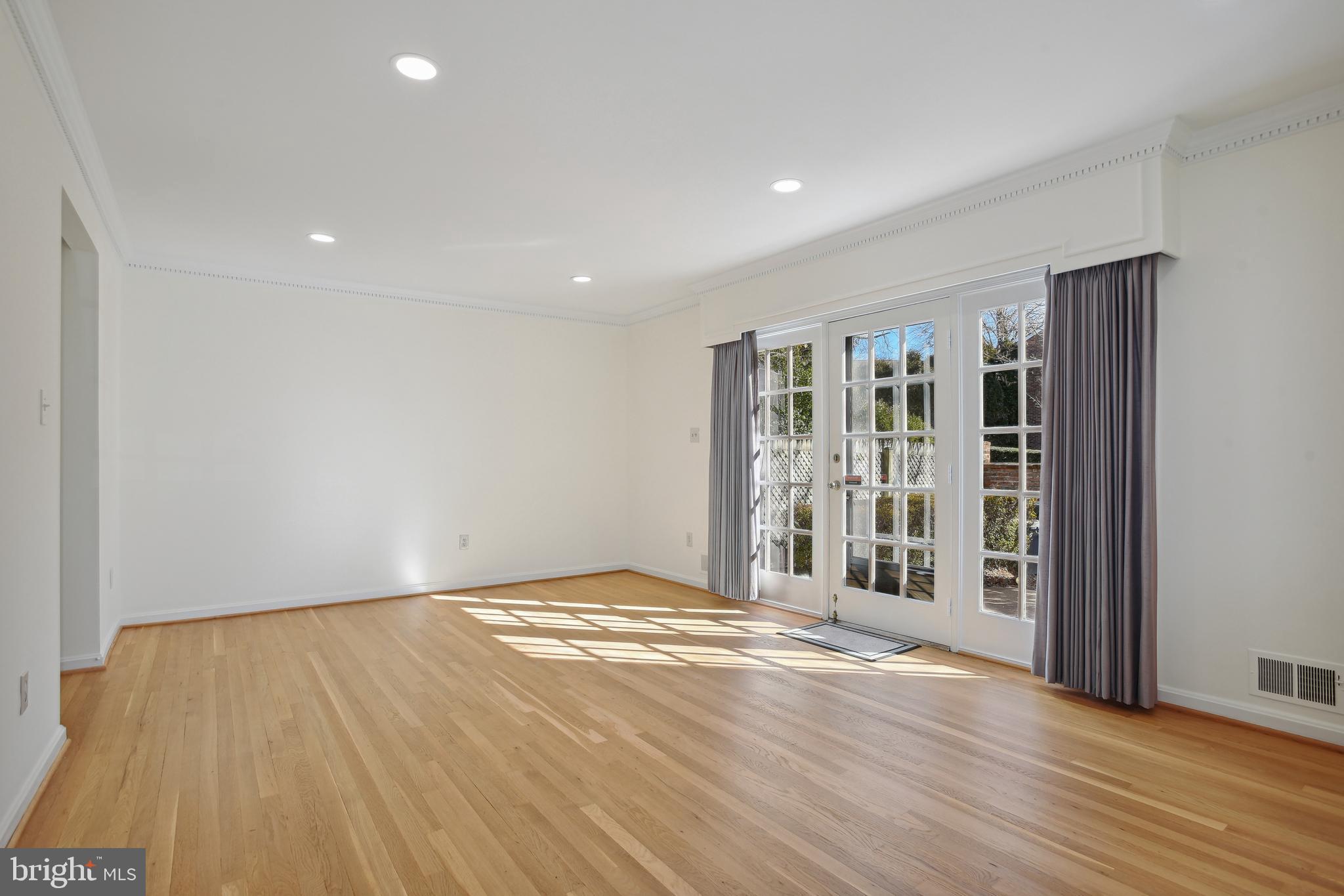 KINGS MANOR TOWNE HOUSES - Residential Lease