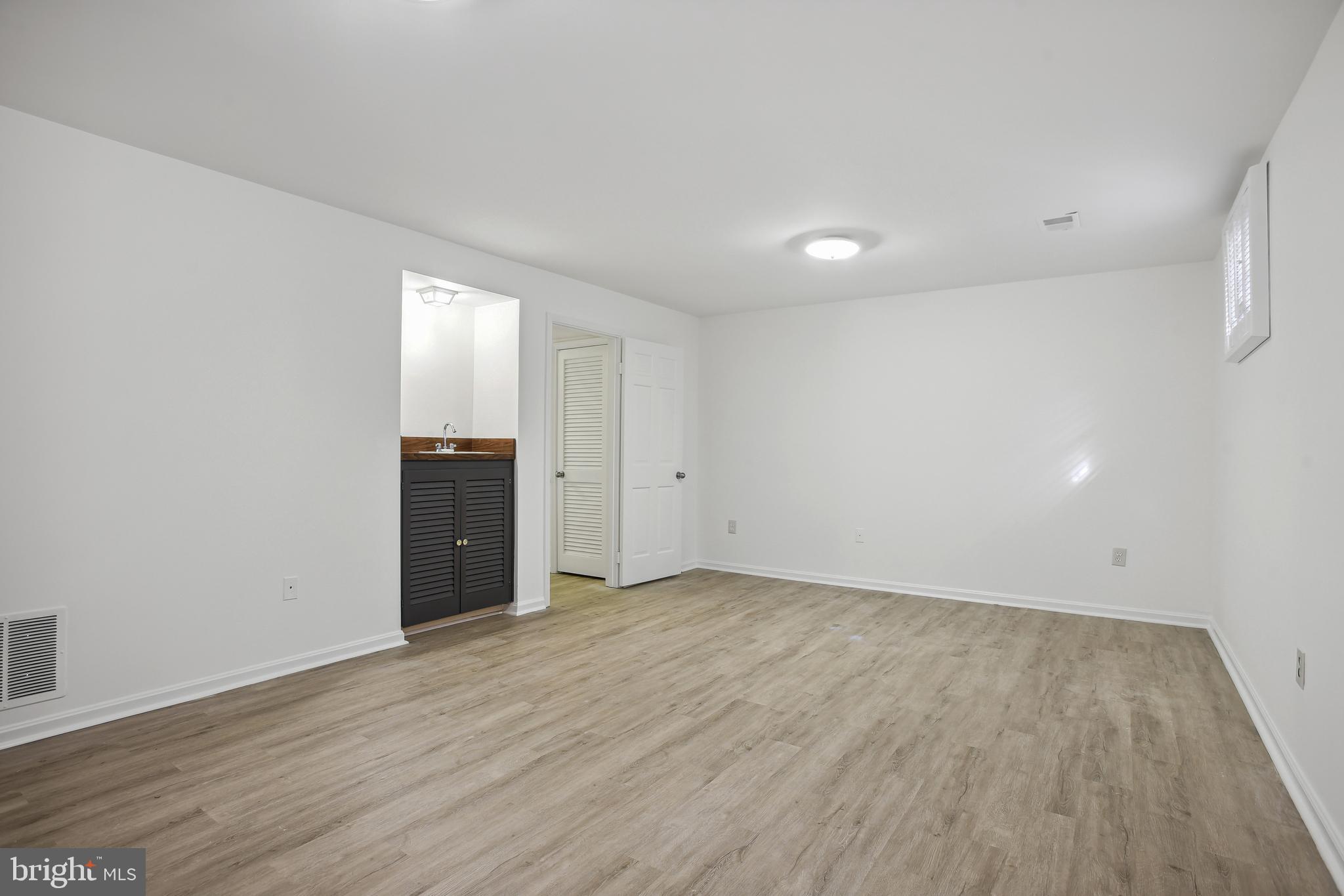 KINGS MANOR TOWNE HOUSES - Residential Lease