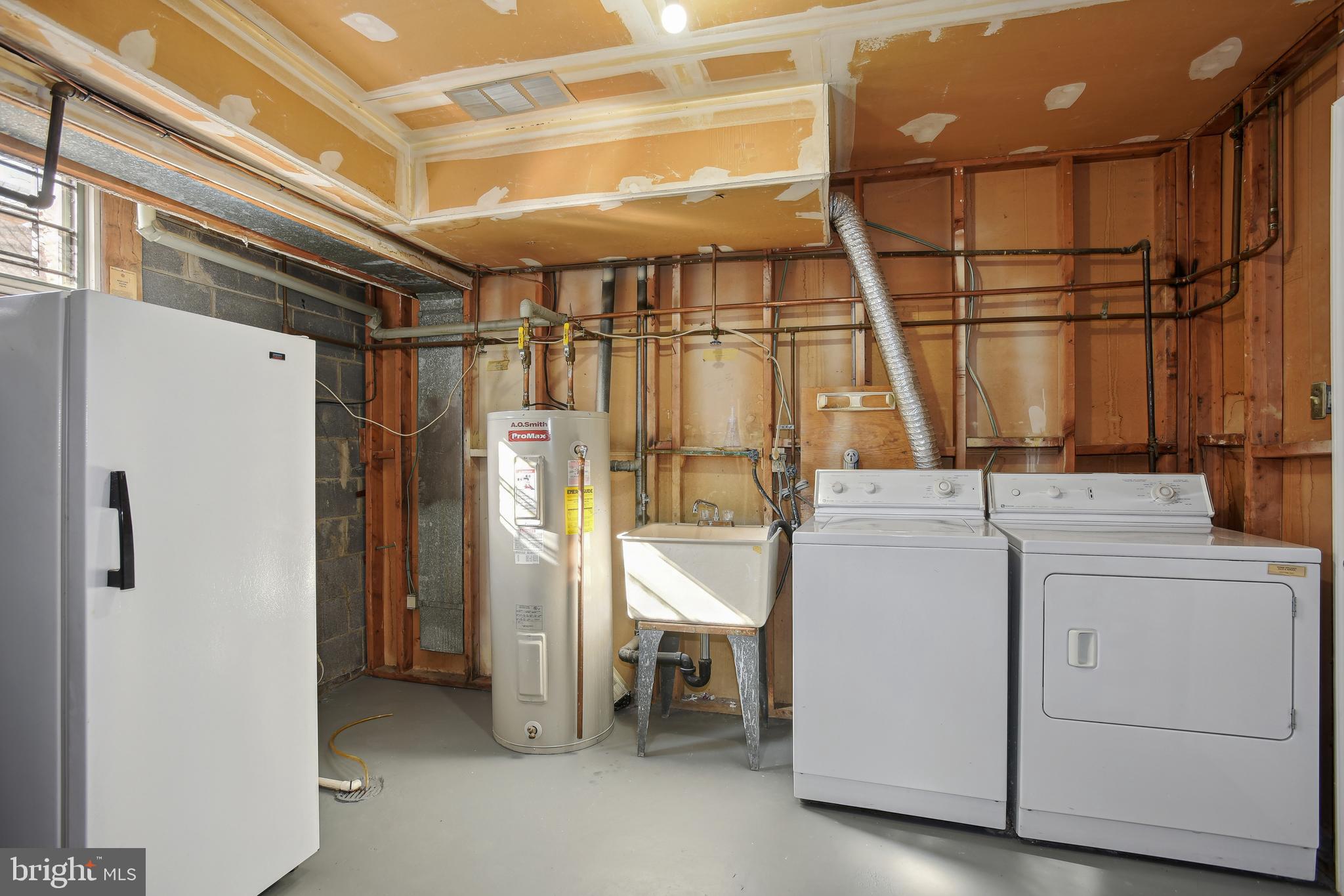 KINGS MANOR TOWNE HOUSES - Residential Lease