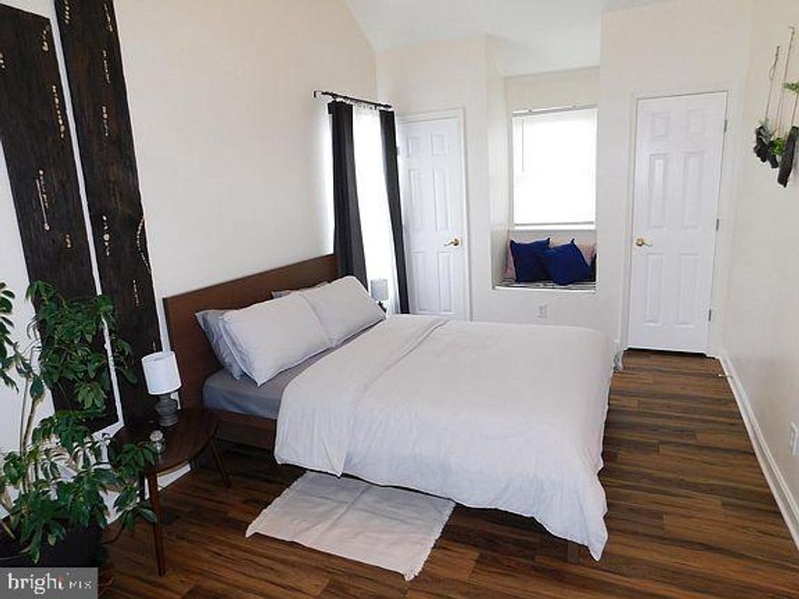 Charming 3-bedroom, 2-bathroom single-family home! Enjoy generous bedrooms with modernized bathrooms. The spacious kitchen features a cozy breakfast area. This home also includes a full-sized washer and dryer for your convenience. Located just minutes from downtown Fredericksburg, with easy access to I-95, shopping, and restaurants.