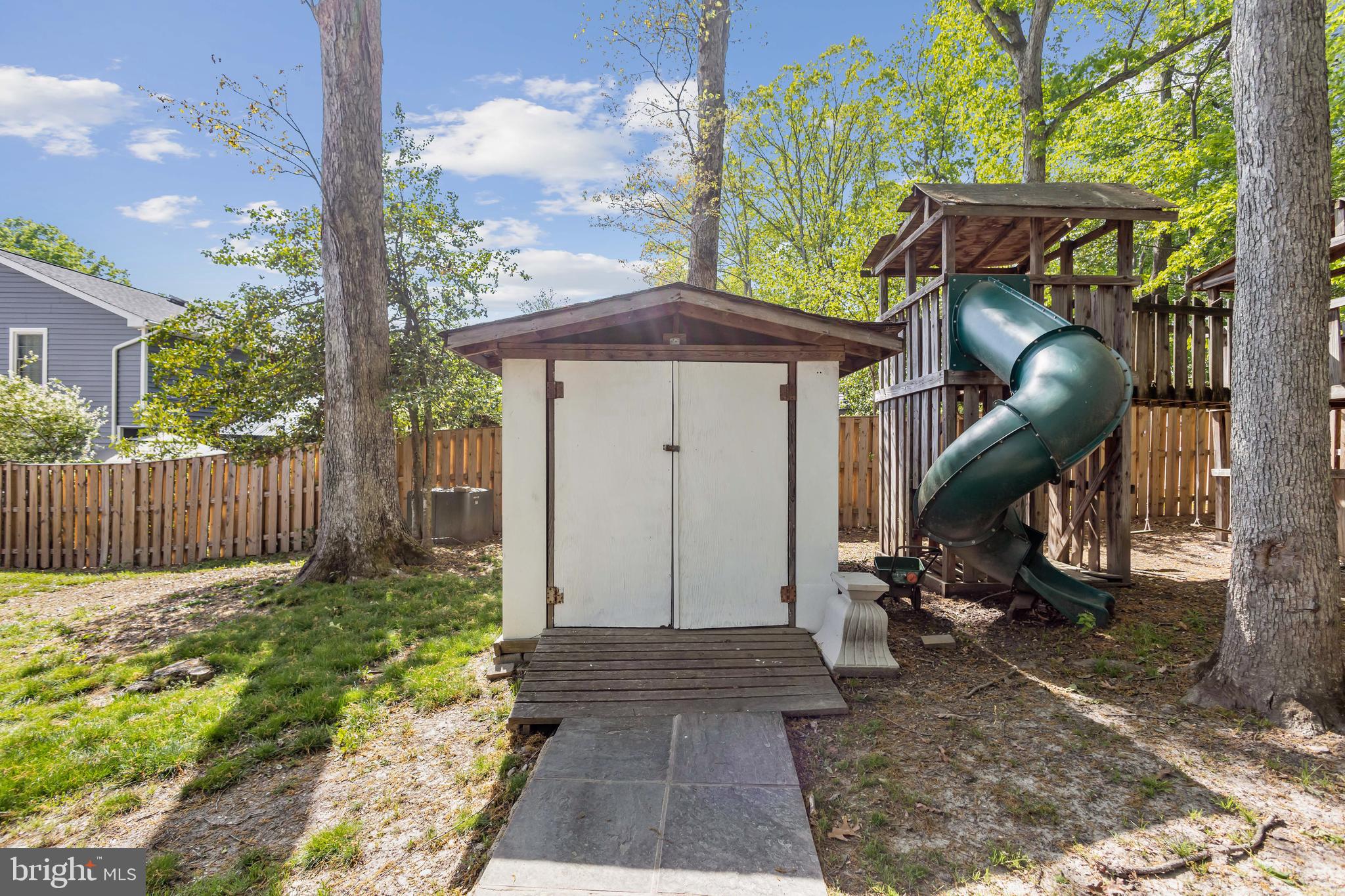 HOLMES RUN CROSSING - Residential Lease