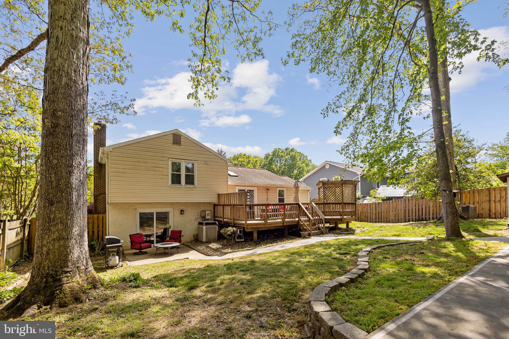 HOLMES RUN CROSSING - Residential Lease