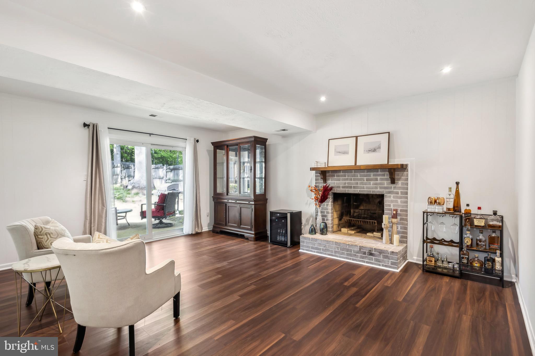 HOLMES RUN CROSSING - Residential Lease