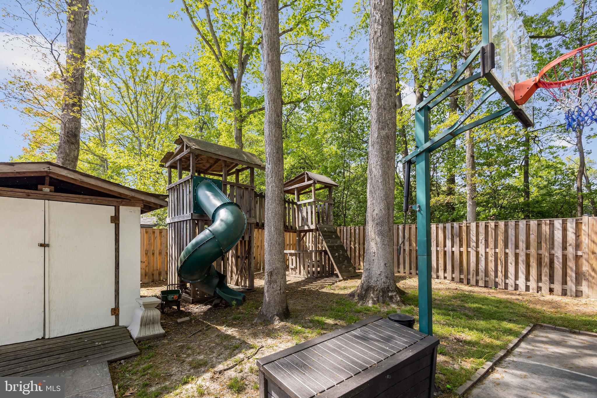 HOLMES RUN CROSSING - Residential Lease