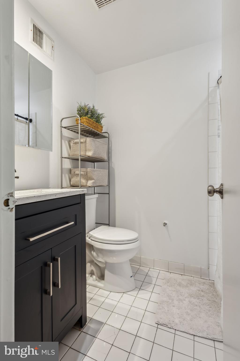 HOLMES RUN CROSSING - Residential Lease