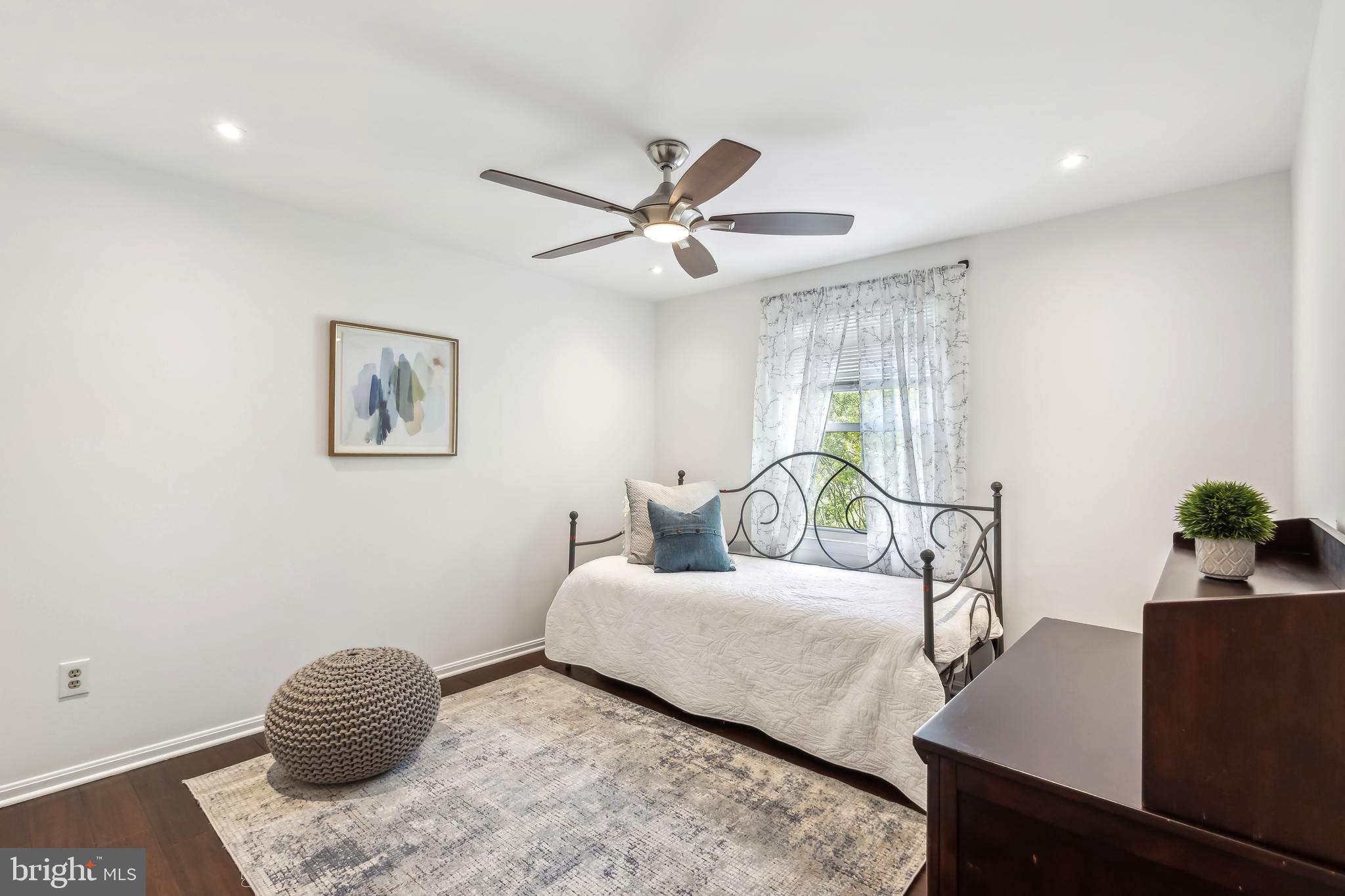 HOLMES RUN CROSSING - Residential Lease