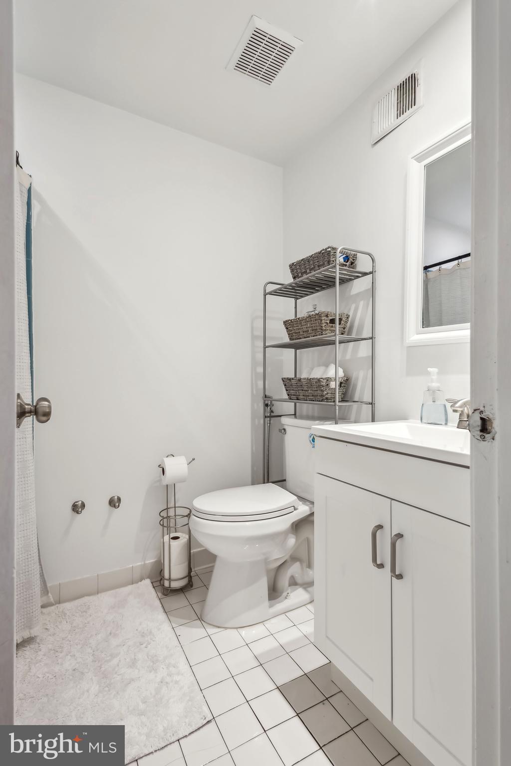 HOLMES RUN CROSSING - Residential Lease