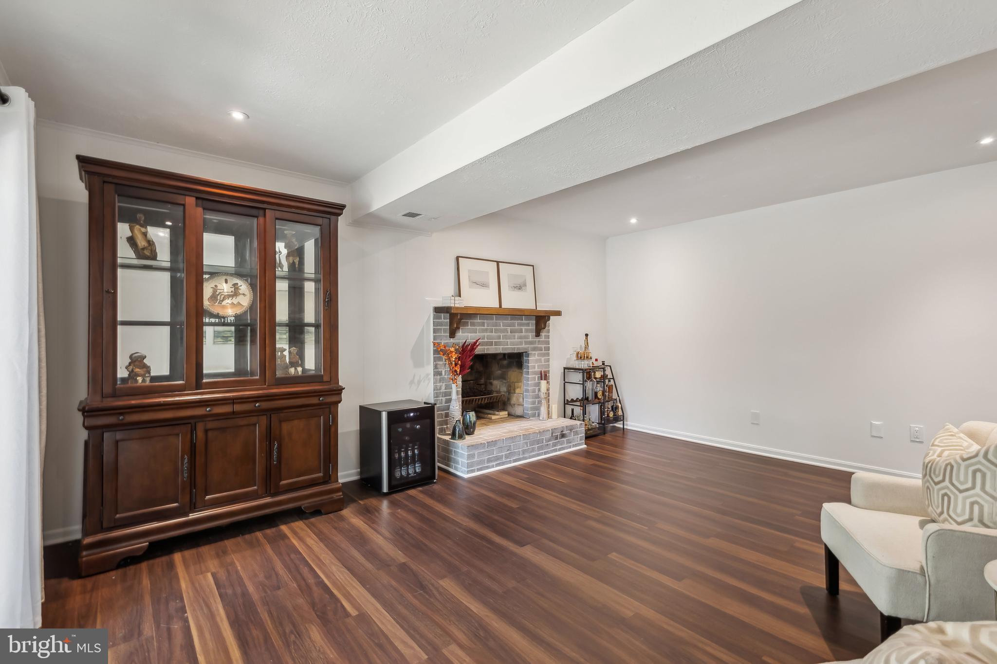 HOLMES RUN CROSSING - Residential Lease