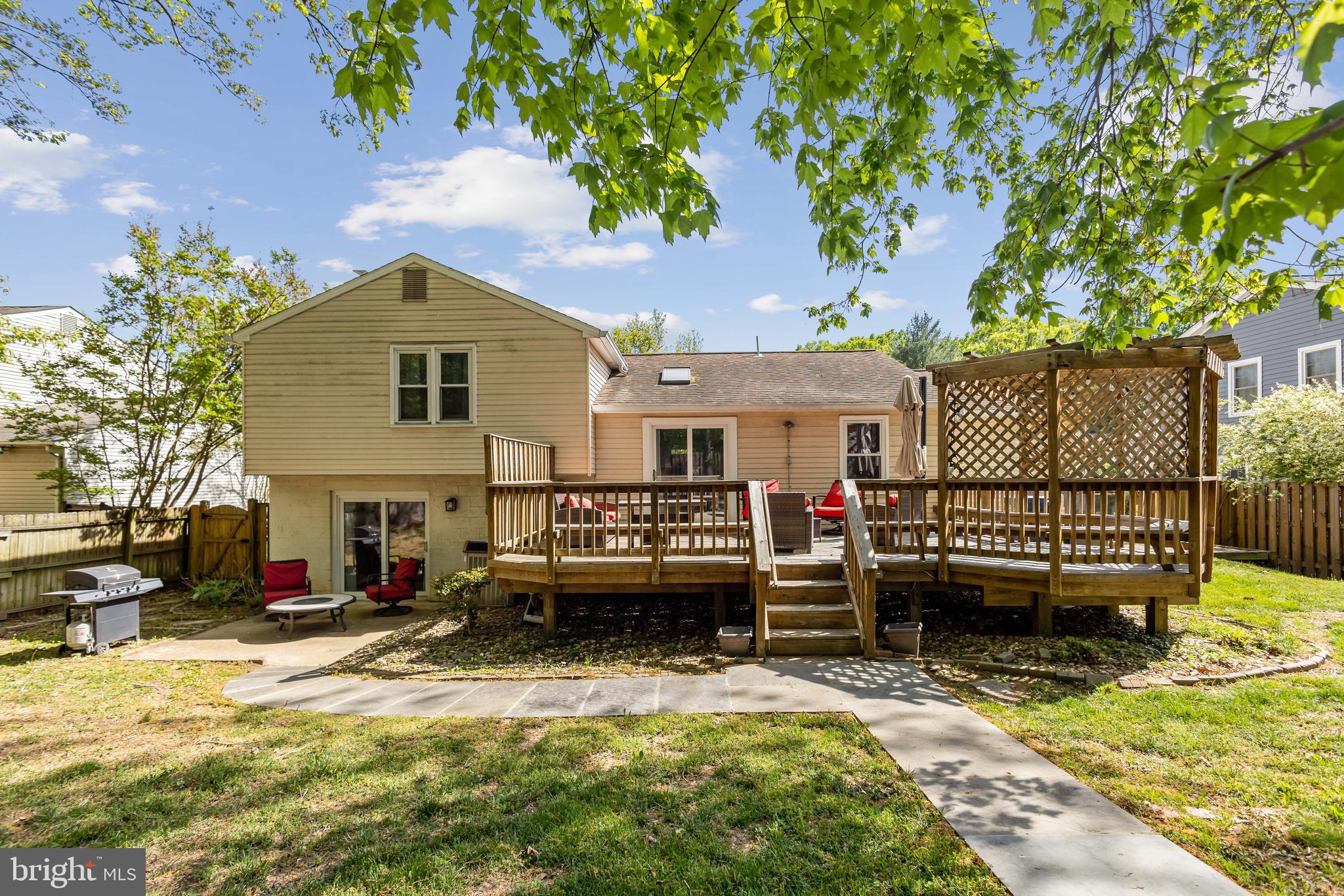 HOLMES RUN CROSSING - Residential Lease