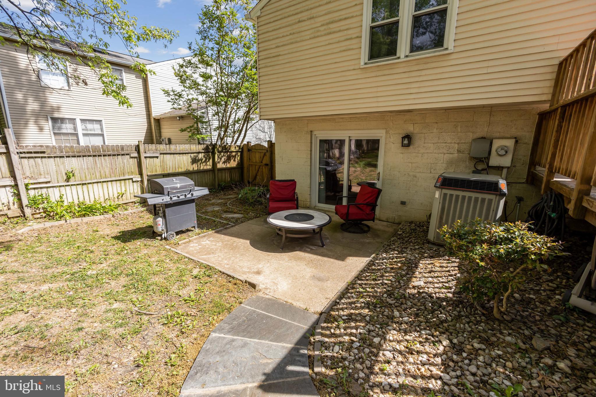 HOLMES RUN CROSSING - Residential Lease