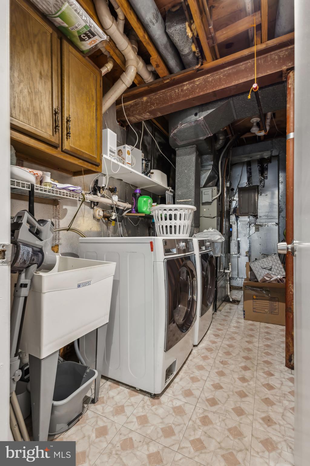 HOLMES RUN CROSSING - Residential Lease