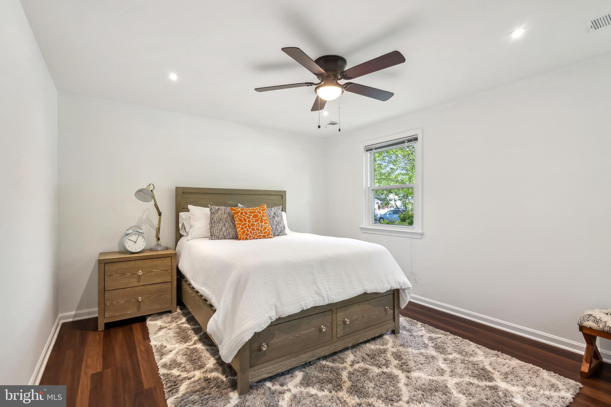 HOLMES RUN CROSSING - Residential Lease