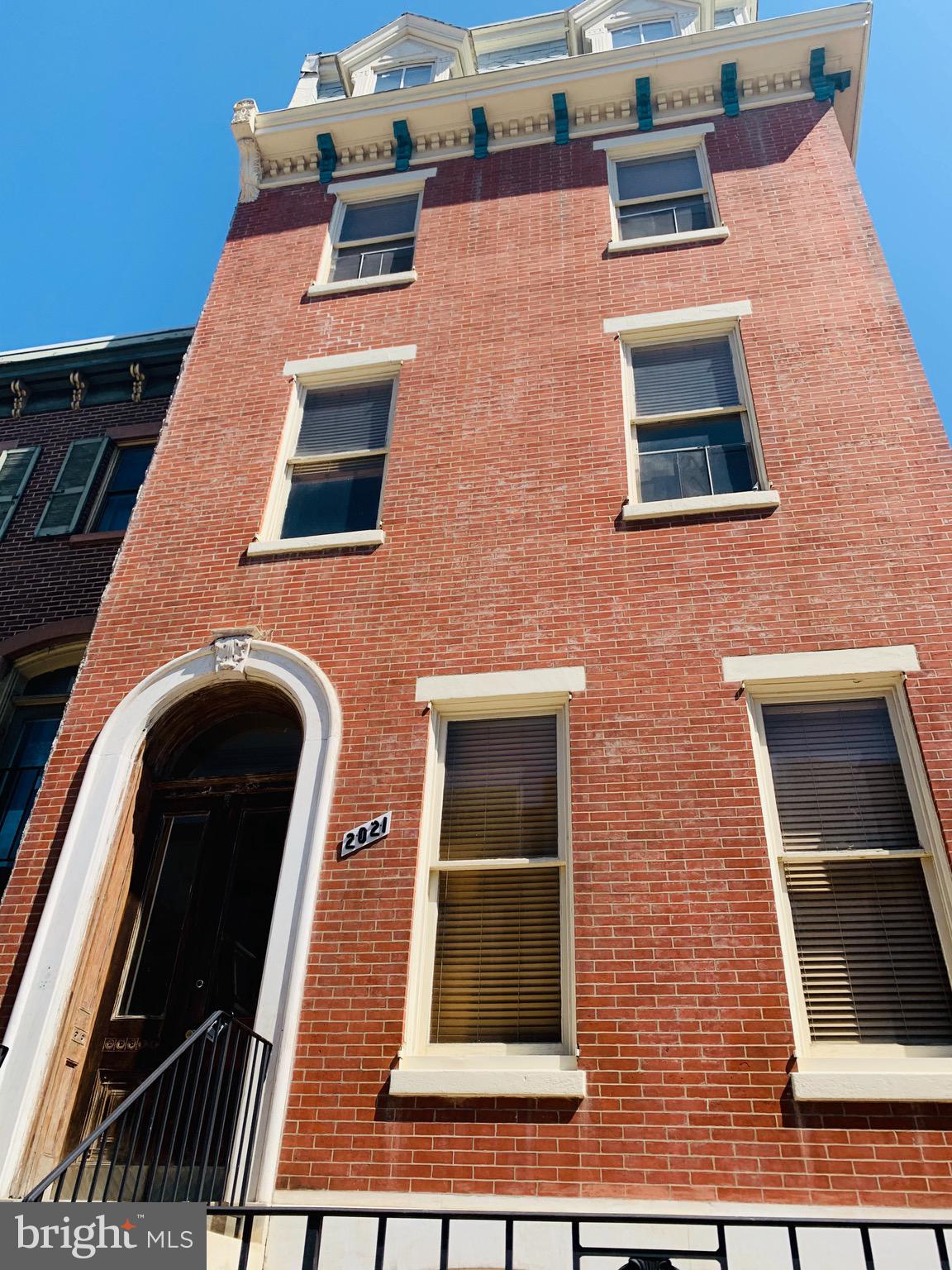 Showings start July 1. This is a bright and charming 1 bedroom apartment in a historic Art Museum brownstone building within walking/biking distance of everything you might need. This nicely sized 2nd floor unit has lovely, original, hard wood floors, good closet space, including a unique walk-in closet, a step down bathroom, and lots of light from 2 large, south facing windows and even windows in the compact kitchen. Bring your vision to the two large rooms with 9 foot ceilings that lead into a separate kitchen and quirky recessed bathroom. Rooms measure 17x14 and 11x11. Basement coin-op laundry. It's only two blocks from Whole Foods Market and a 10 minute walk to the Art Museum, Kelly Drive recreation and Fairmount Avenue hot spots; plus mere steps to public transit, including the number 33 bus which runs east and west on Market Street.Professionally painted and cleaned and this unit will be ready for an August 15th move-in. Small pet ok at owner's discretion with a $500 pet deposit.