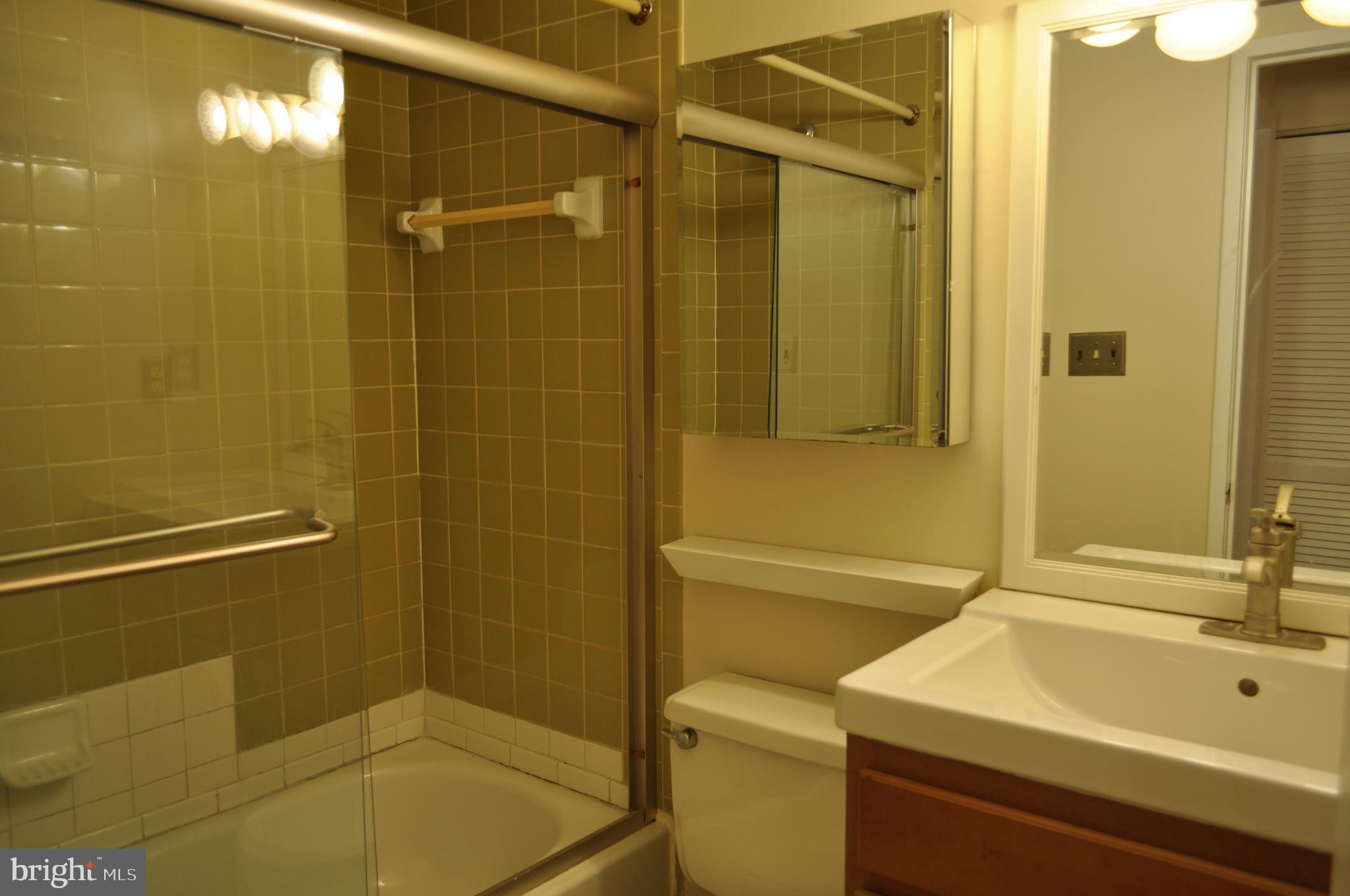 LONG REACH - Residential Lease