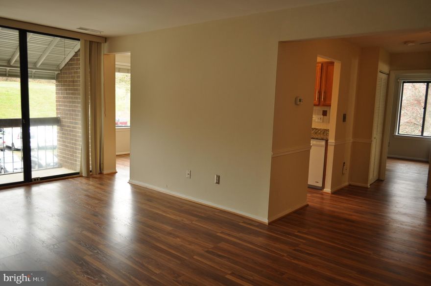 Remodeled 2 bedroom 1 Bath,  Top Floor condo in the heart of Columbia. Minutes from commuter routes and shopping. wood floor s throughout. Beautiful kitchen with granite counter top and washer, dryer in unit. ready to move in. Landlord is flexible for move in date and ready to work with potential tenant