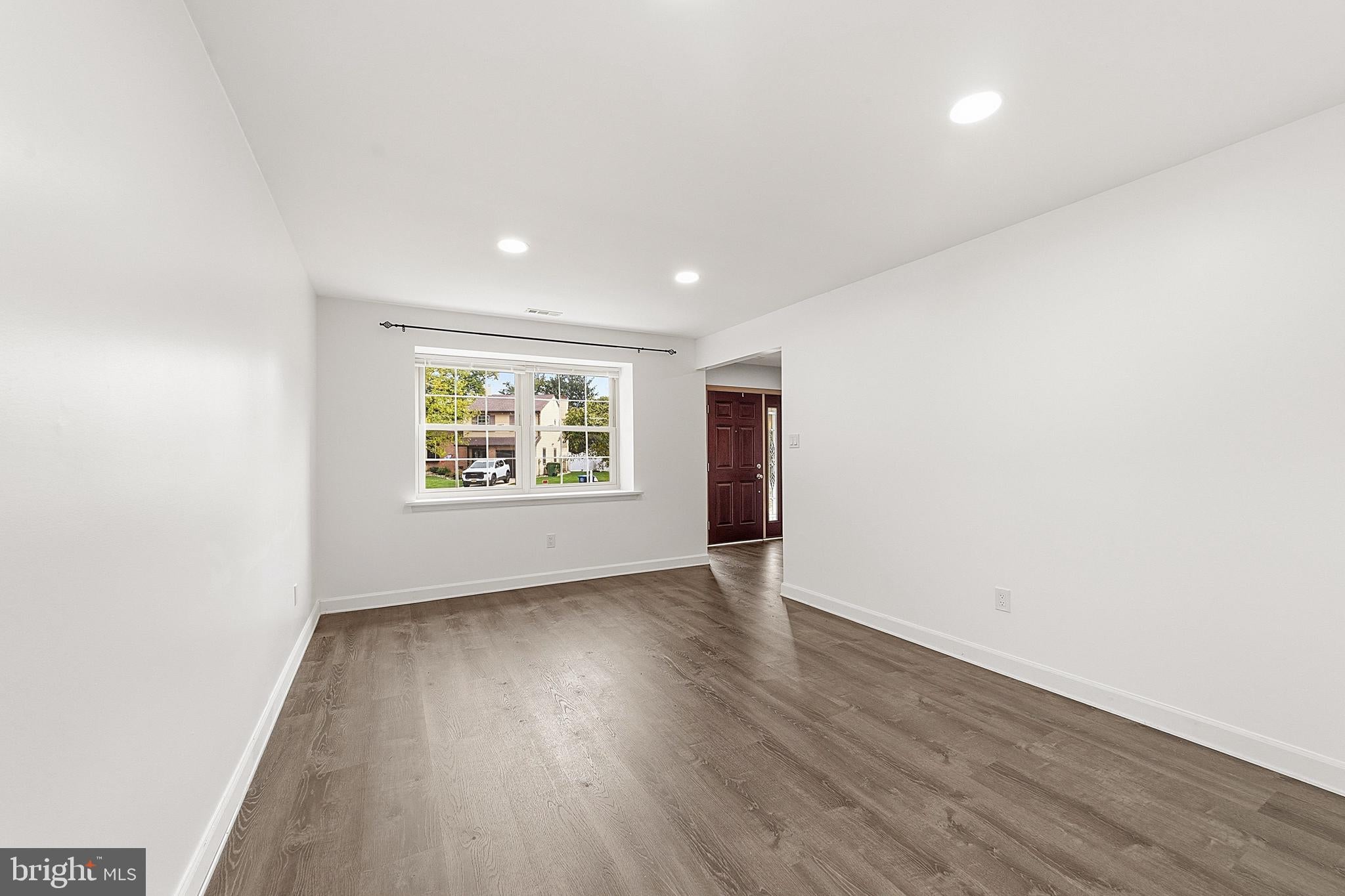 26 LAKESIDE DRIVE