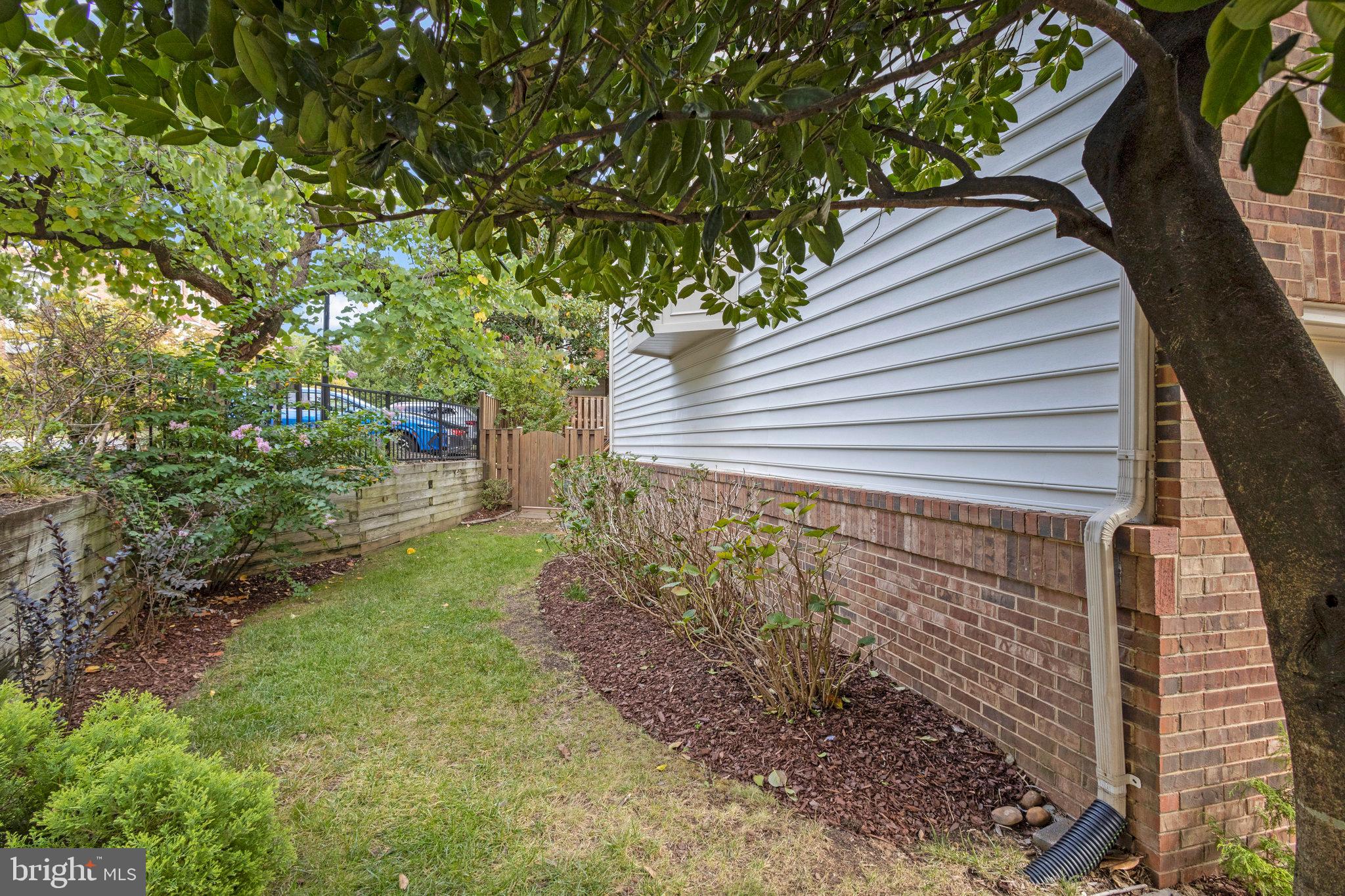 QUAKER VILLAGE - Residential