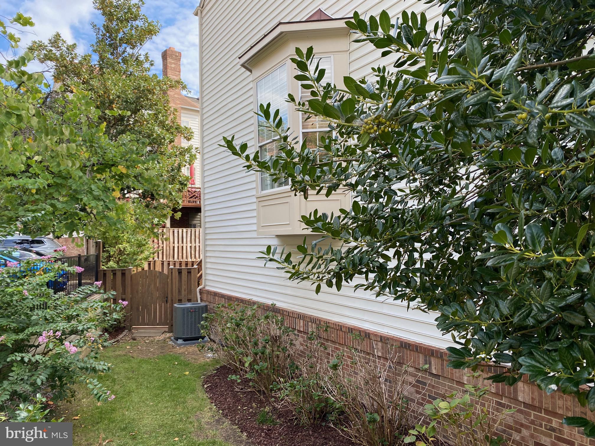 QUAKER VILLAGE - Residential