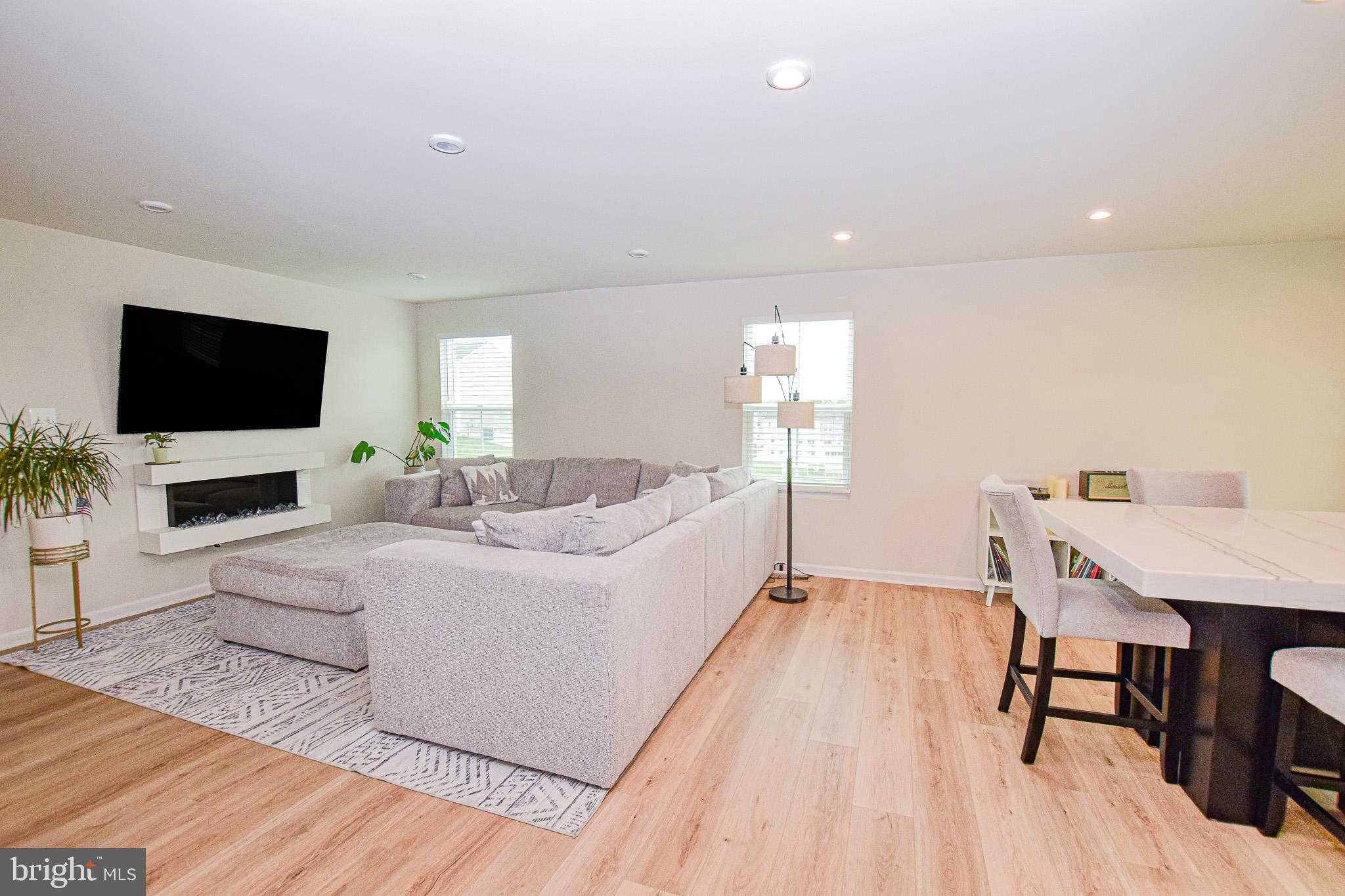 CARDINAL POINTE - Residential