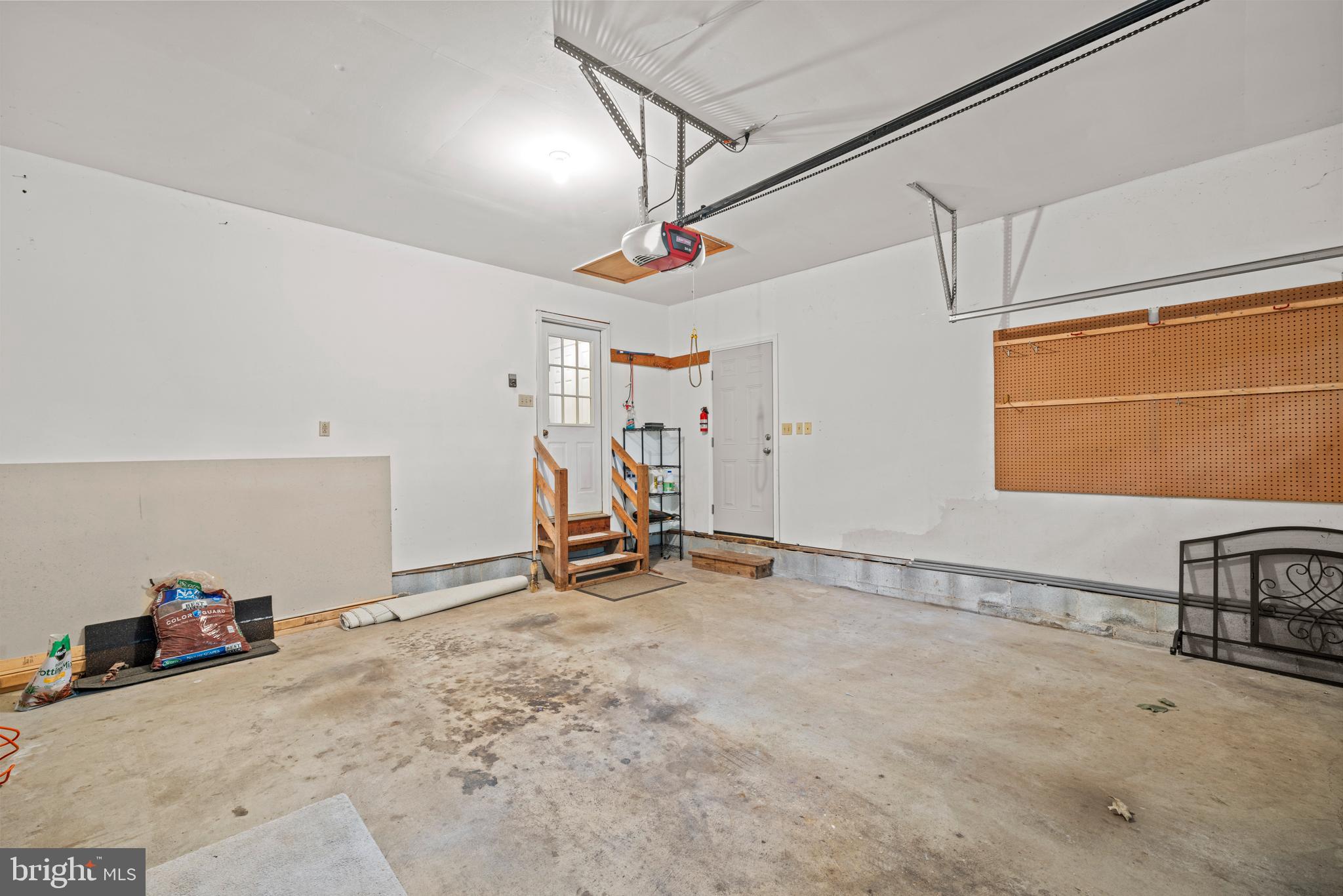 LAKE MONTICELLO - Residential