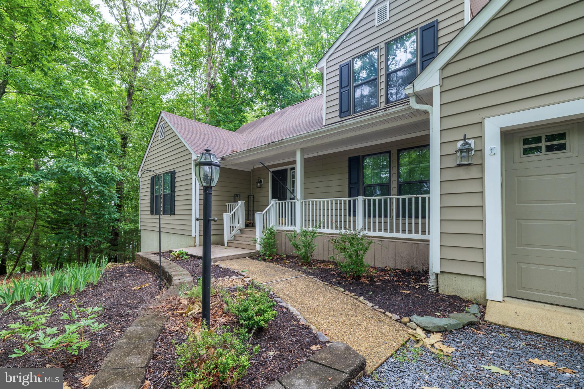 LAKE MONTICELLO - Residential