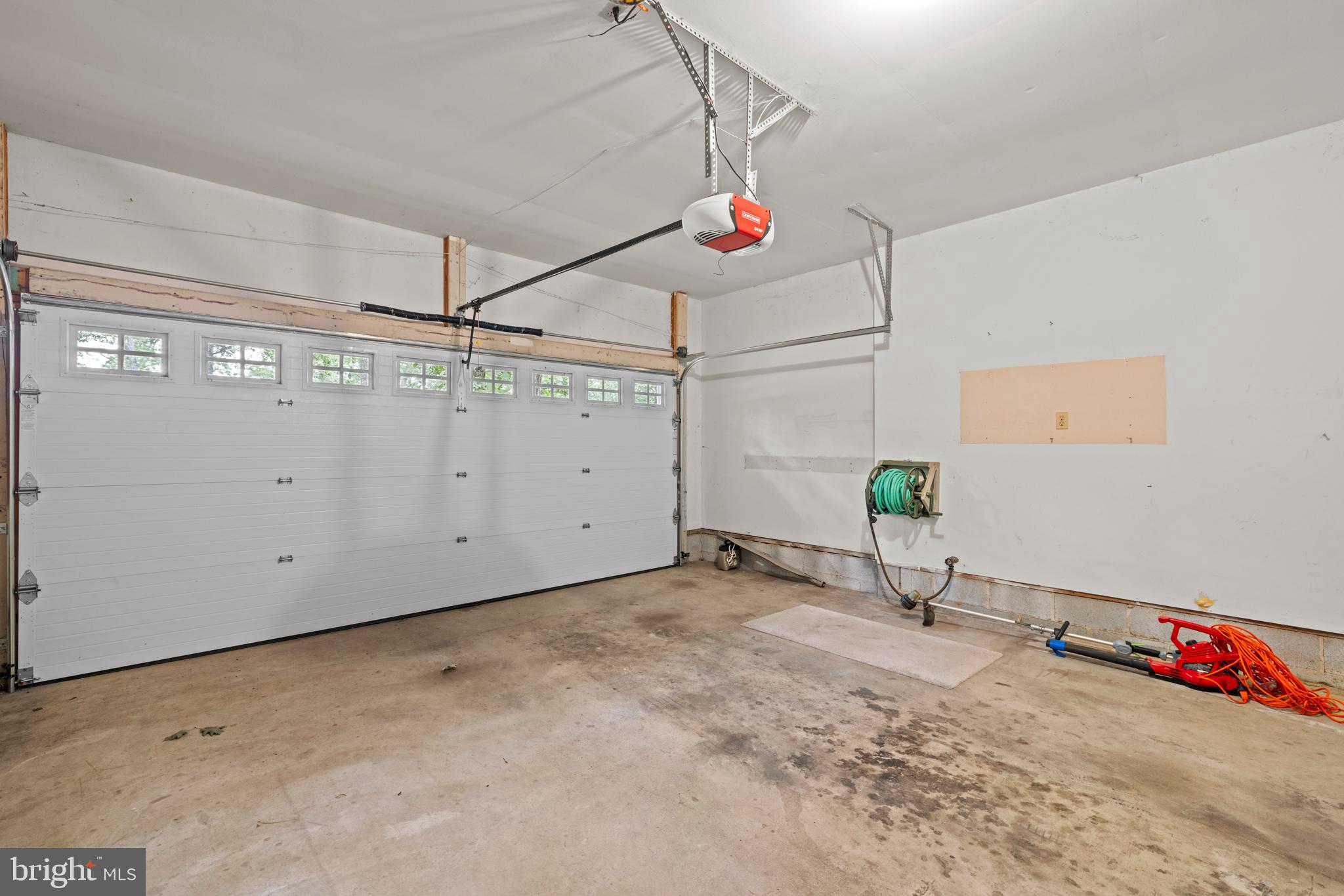 LAKE MONTICELLO - Residential