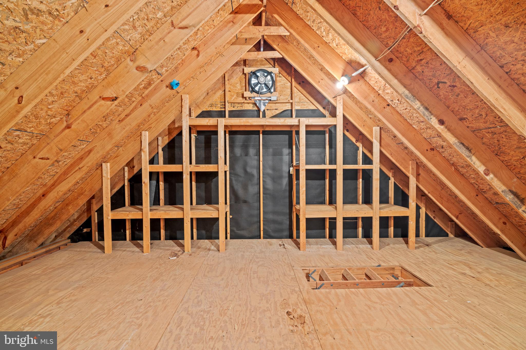 LAKE MONTICELLO - Residential